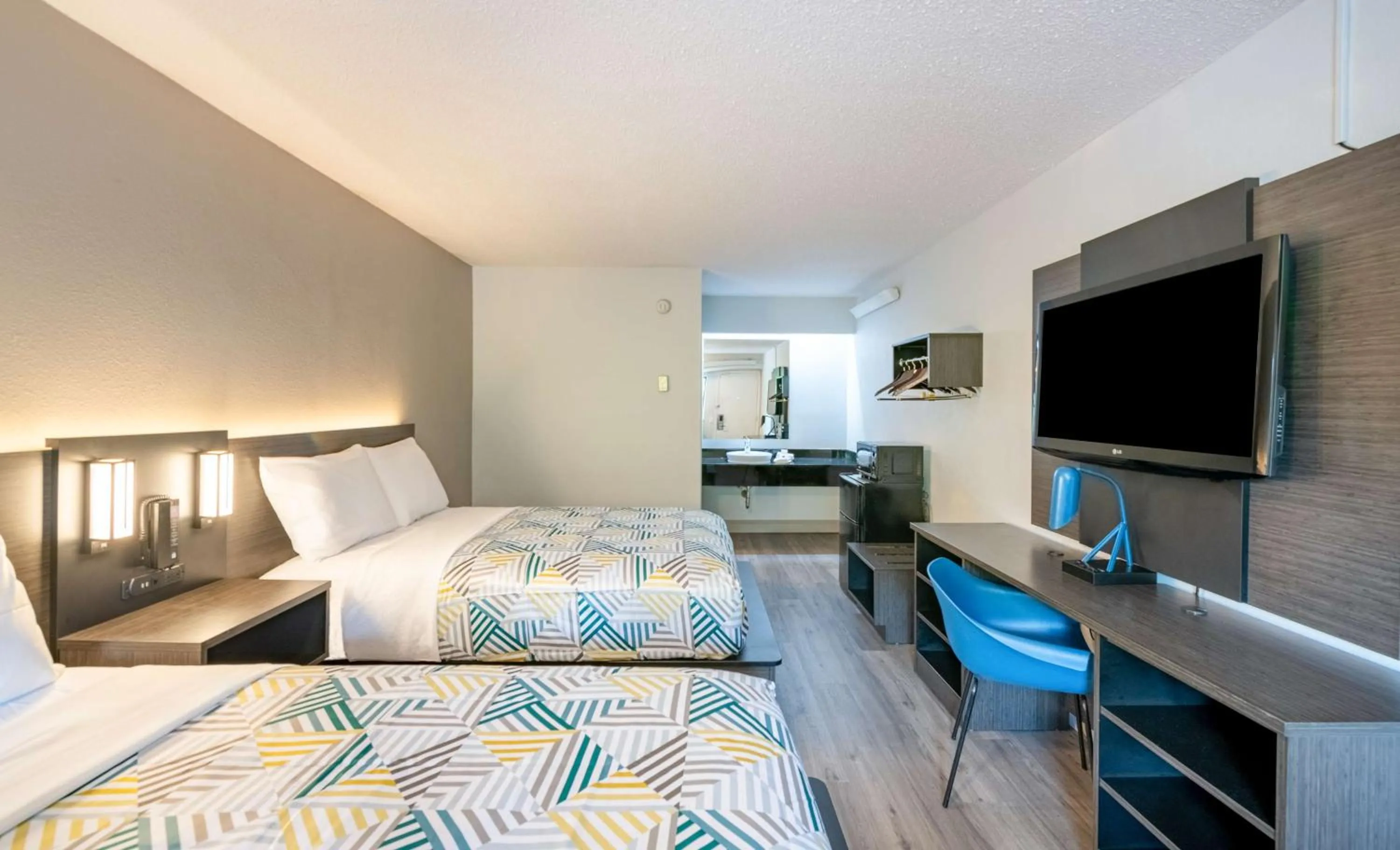 Bedroom, Bed in Motel 6-Charlotte, NC - Coliseum