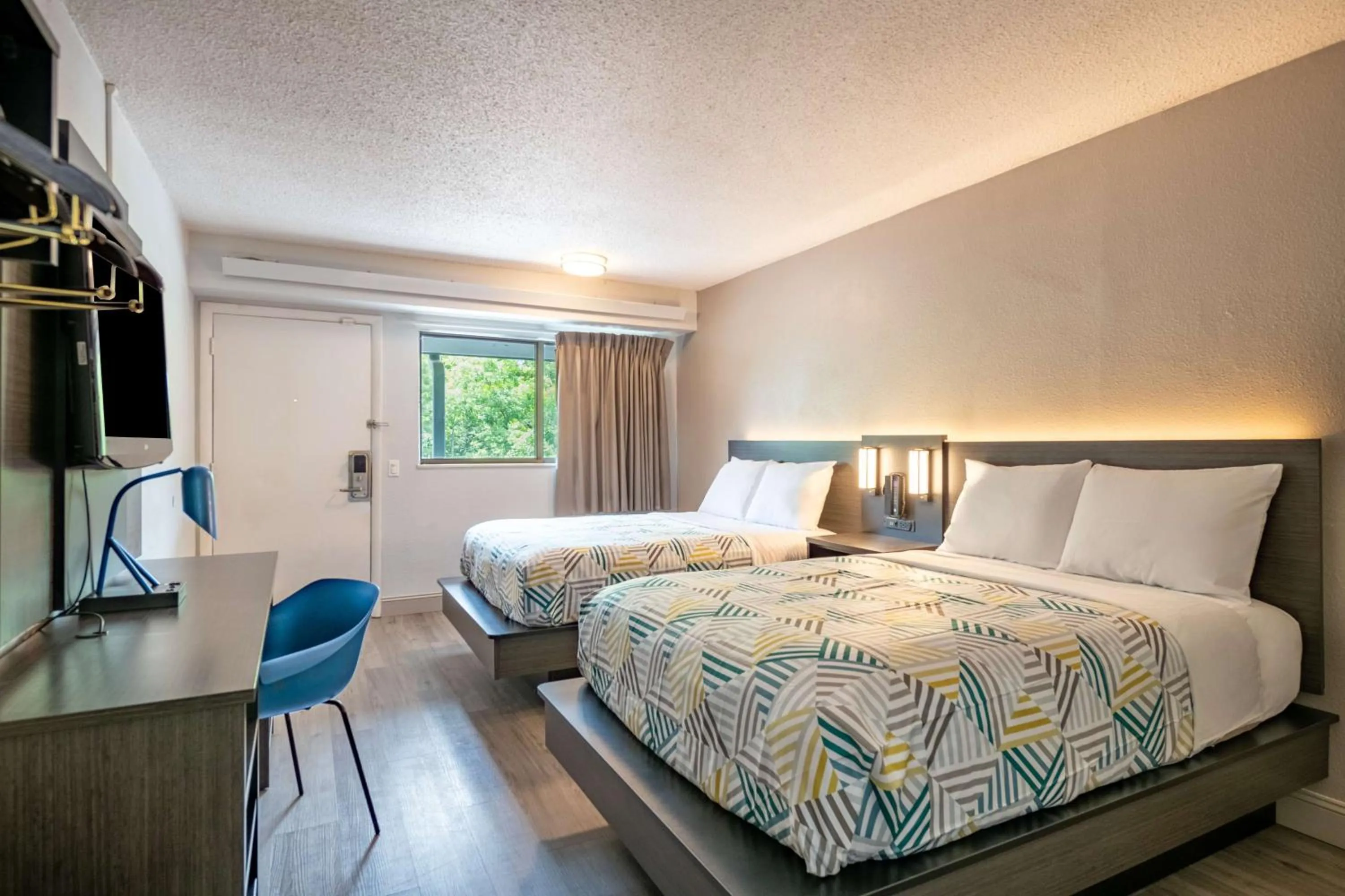 Bedroom, Bed in Motel 6-Charlotte, NC - Coliseum