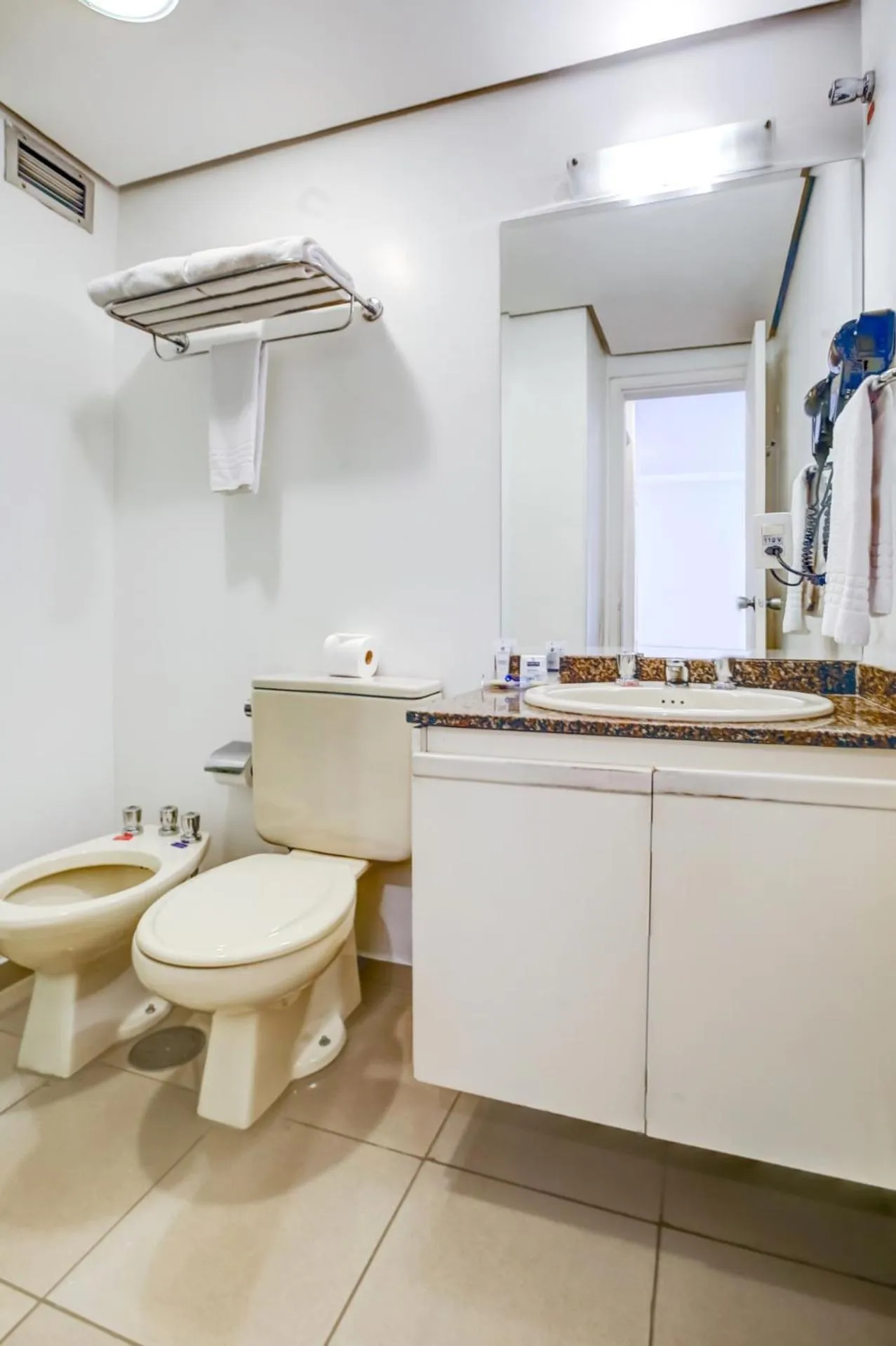 Bathroom in Roomo Transamerica SP Itaim Bibi