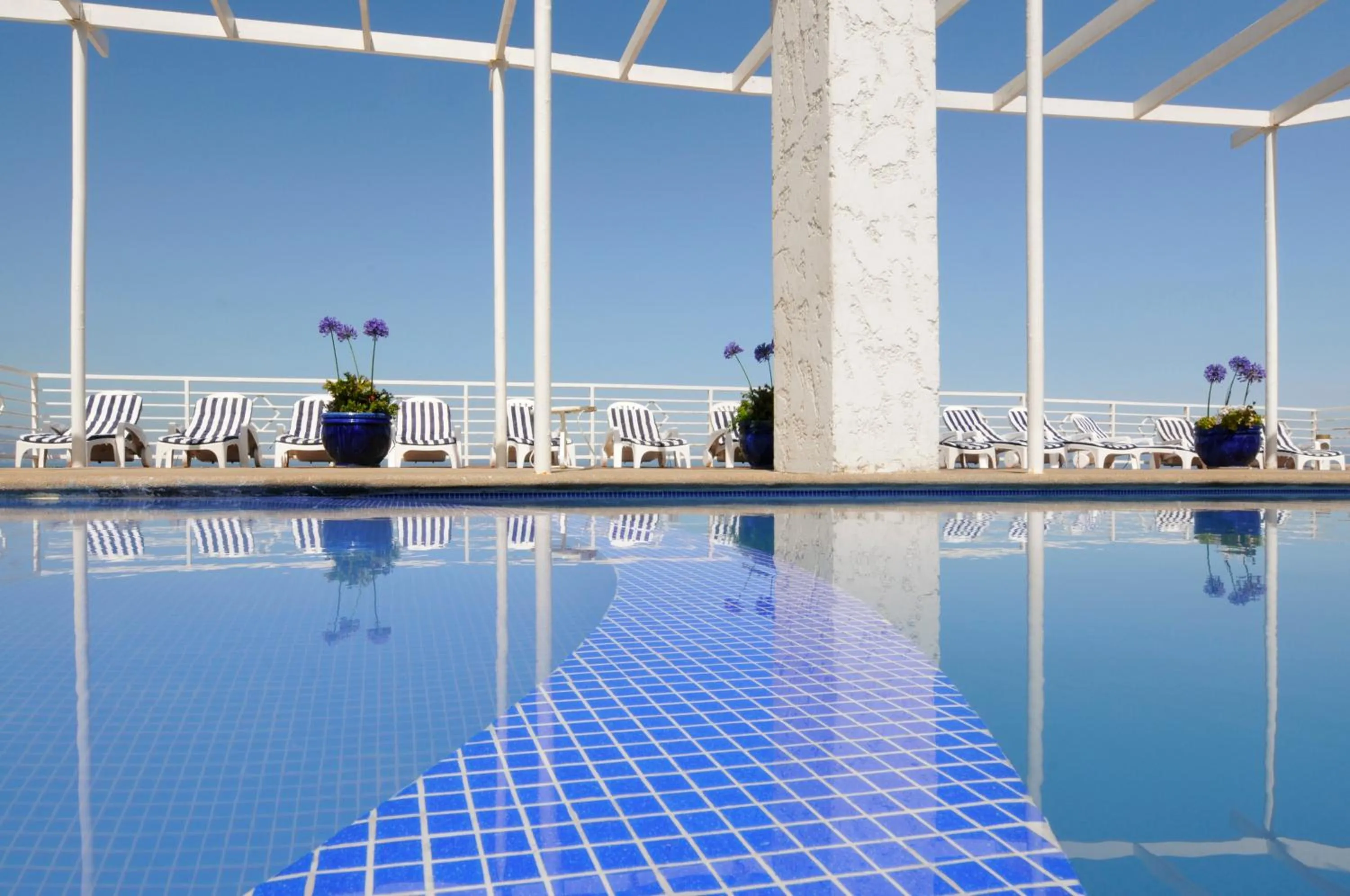 Swimming pool in MR Mar Suites (ex Neruda Mar Suites)