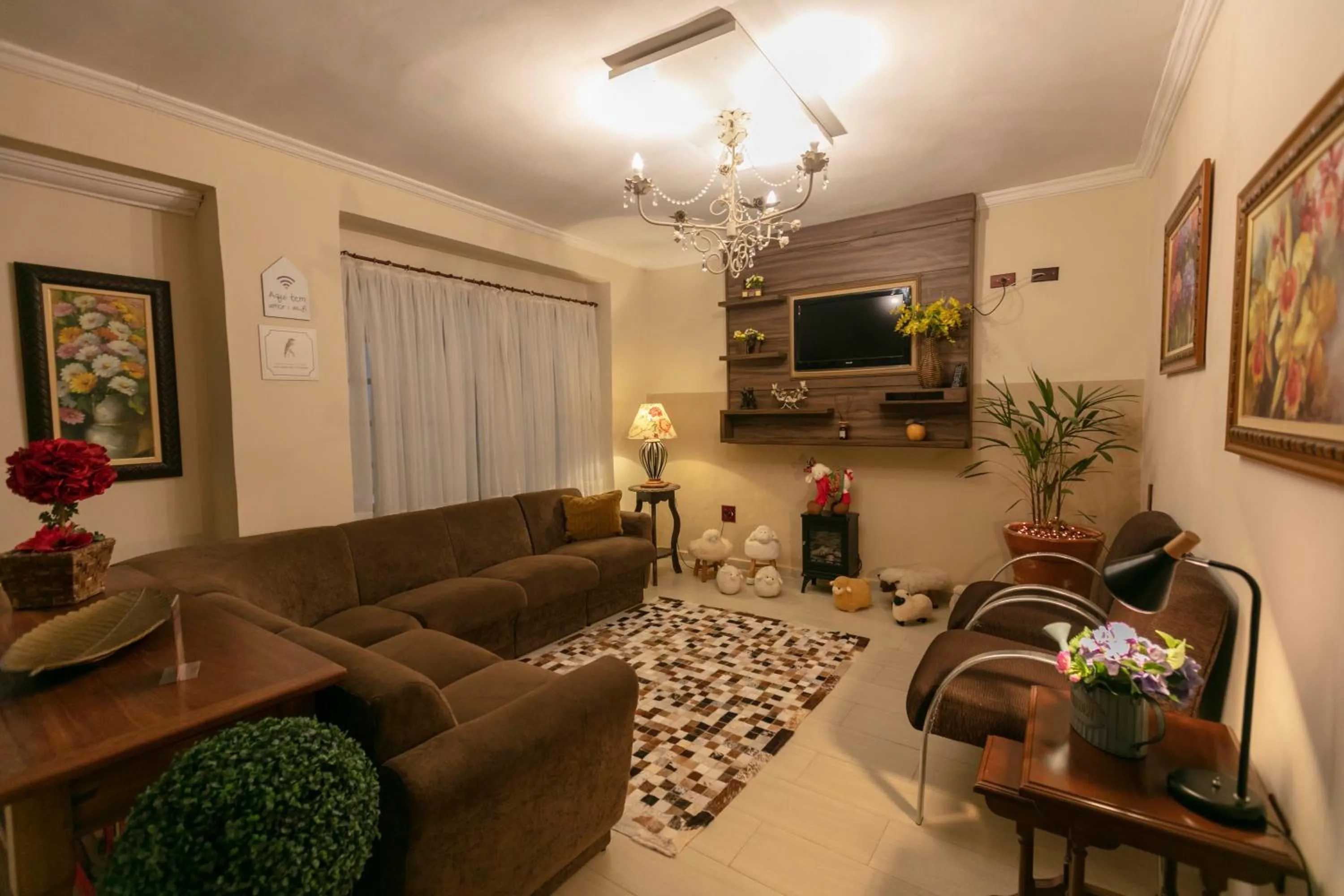 Communal lounge/ TV room in Pousada das Hortênsias