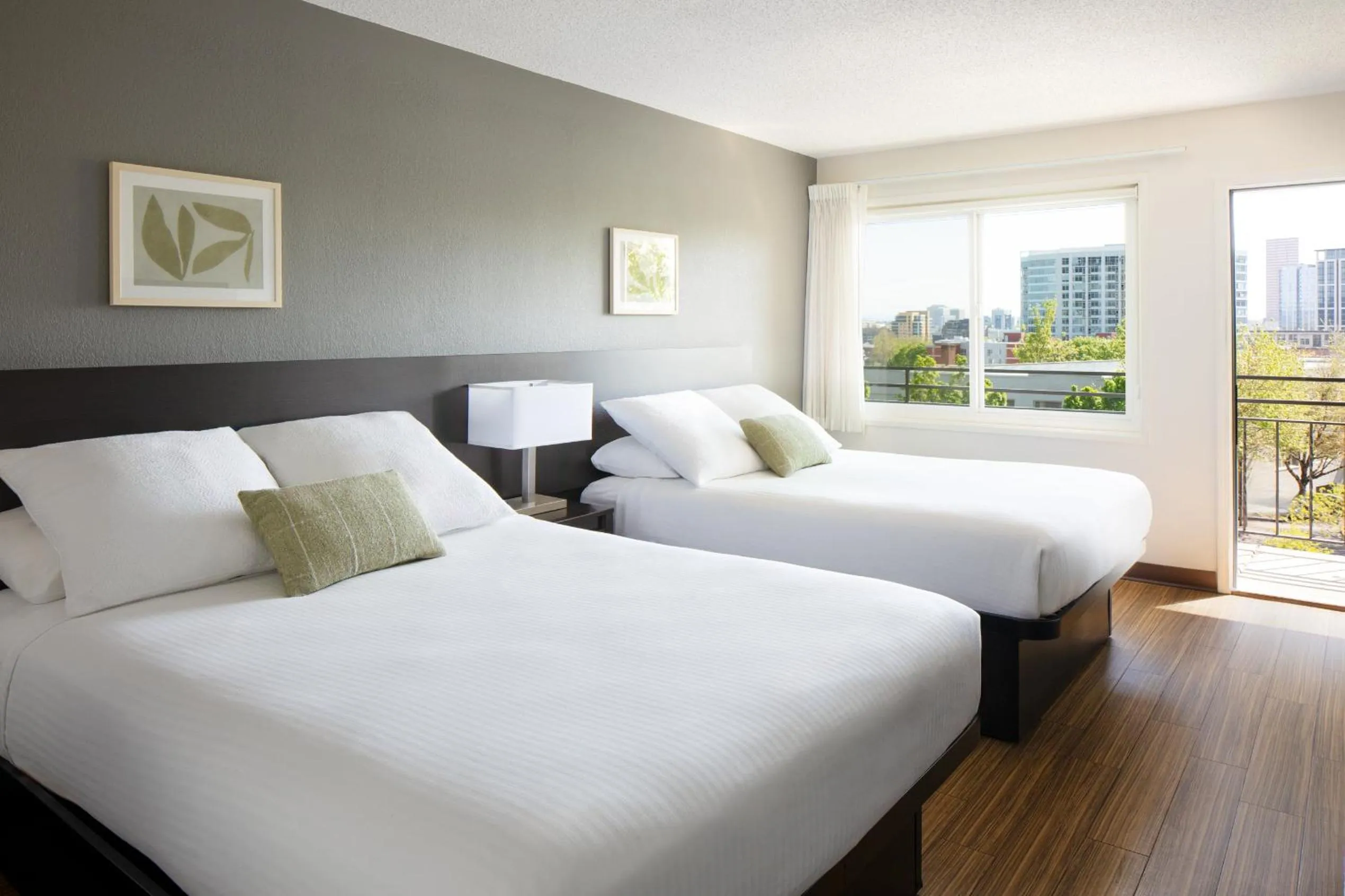 Bed in Park Lane Suites & Inn