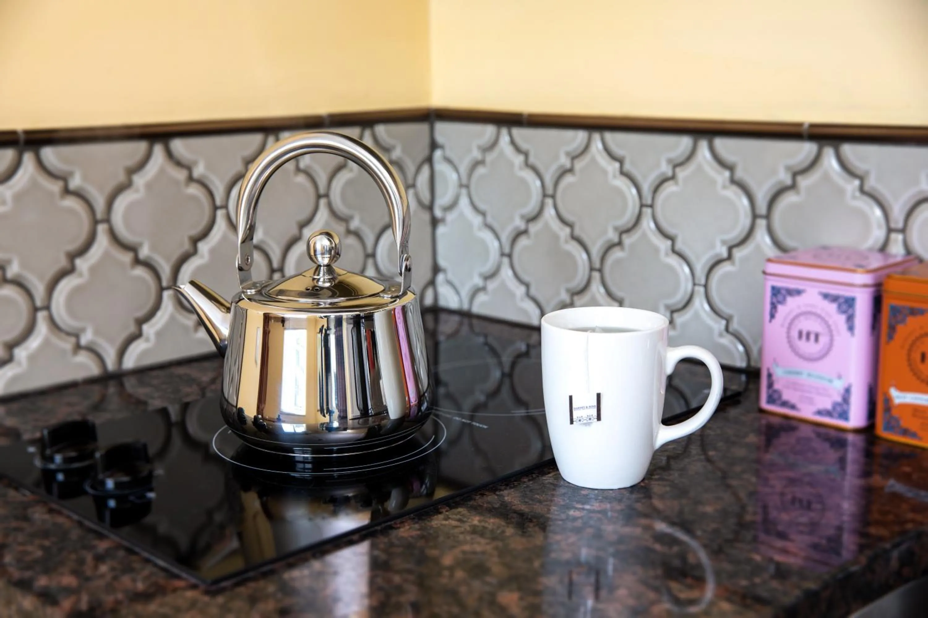 Coffee/tea facilities in Park Lane Suites & Inn