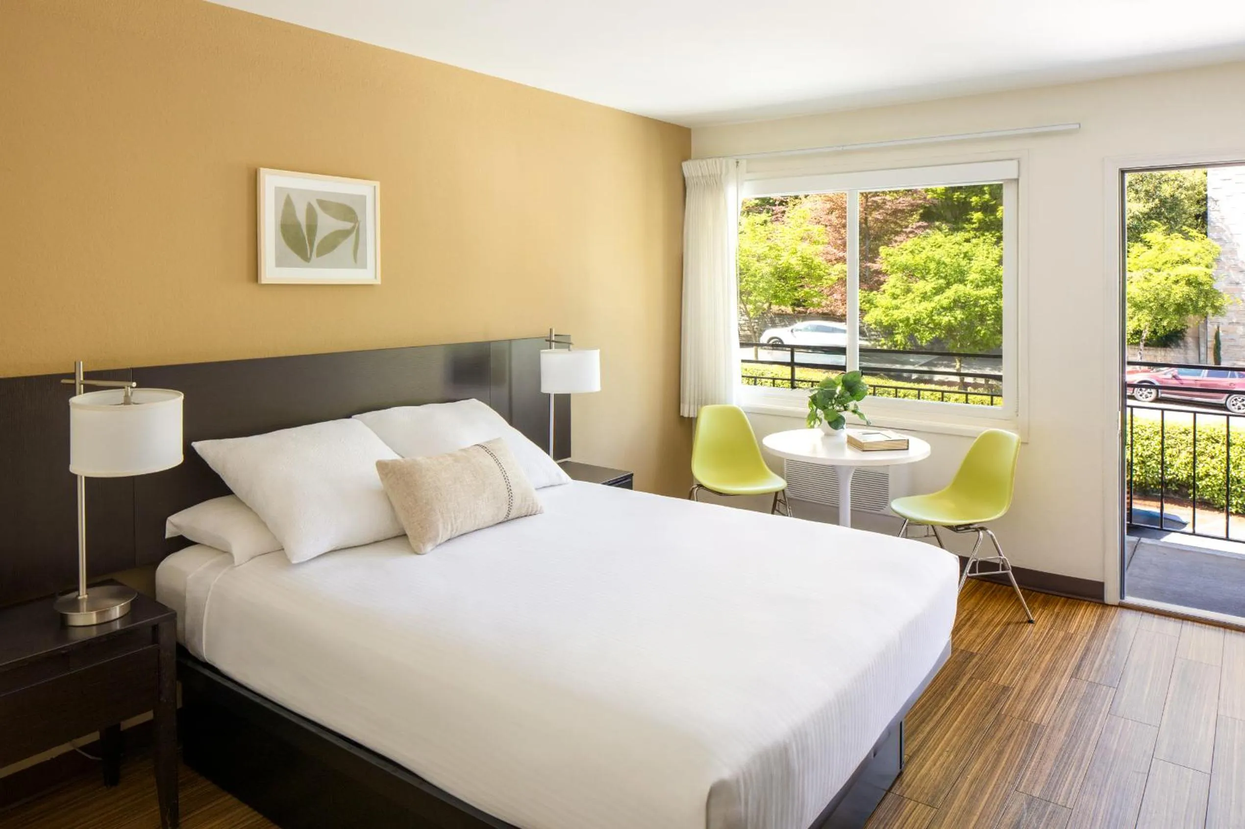 Bed in Park Lane Suites & Inn