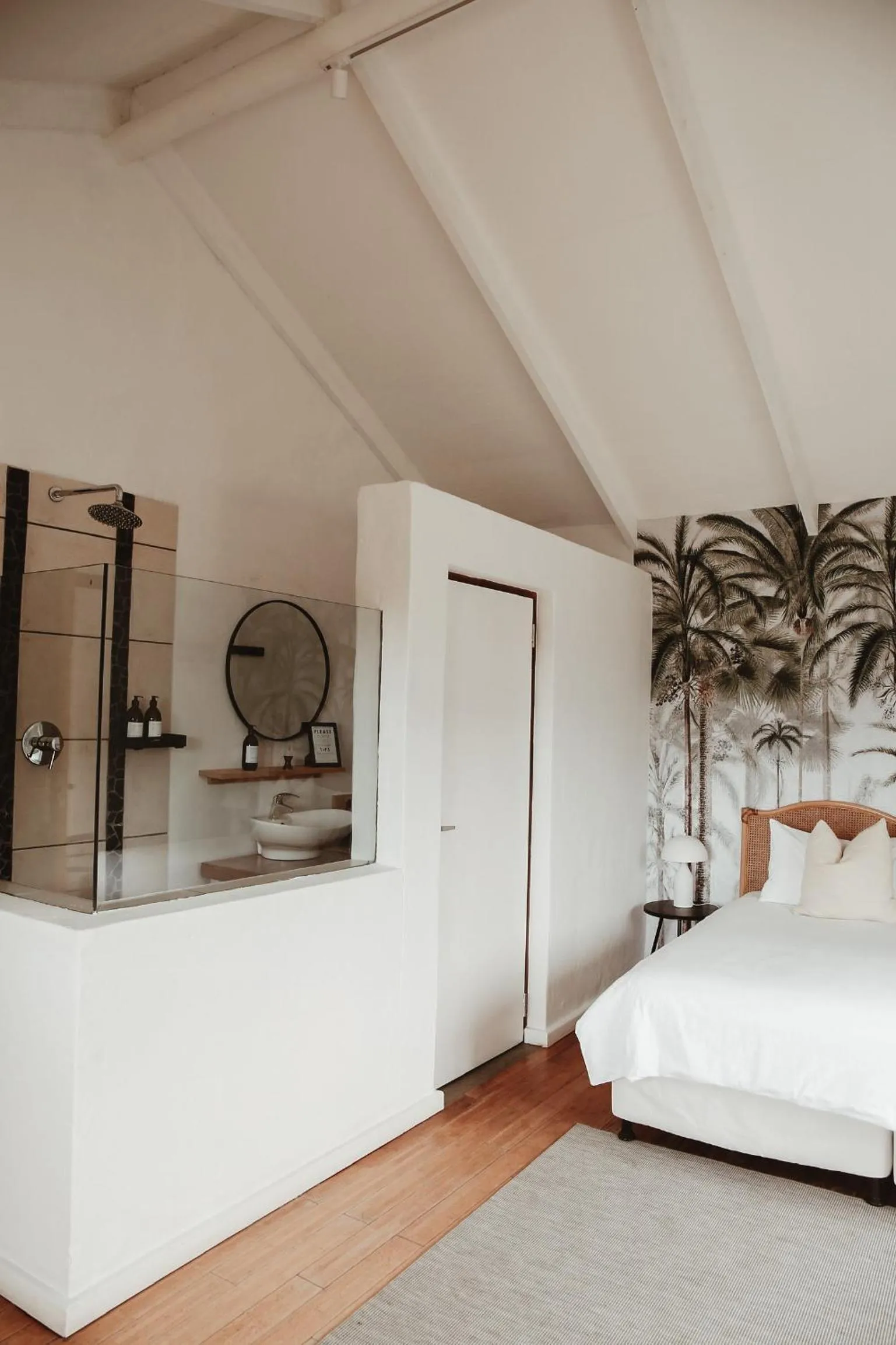 Bathroom, Bed in Stanley Island