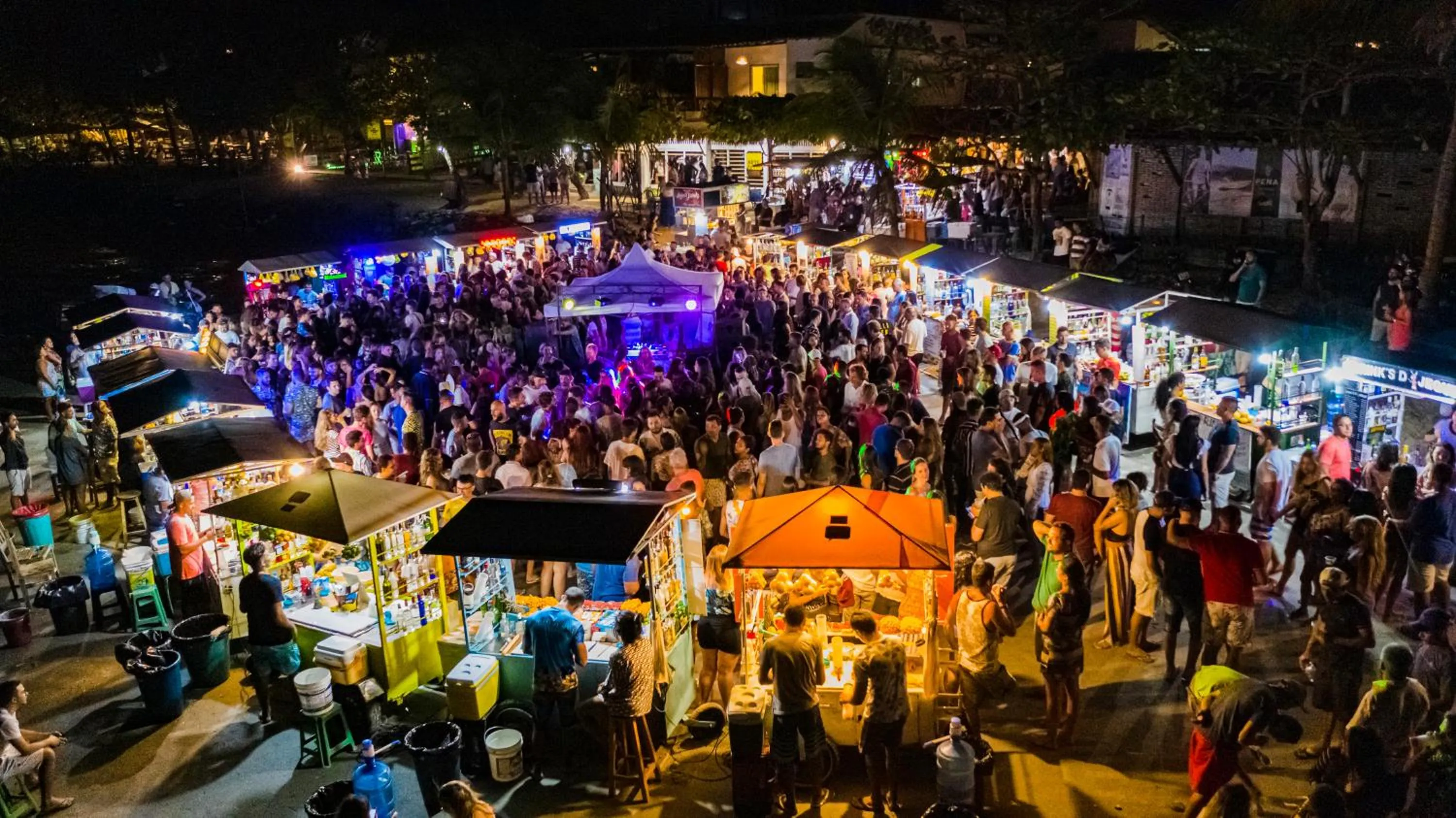 People in Naquela Jericoacoara