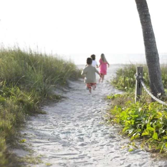 People in Tween Waters Island Resort & Spa