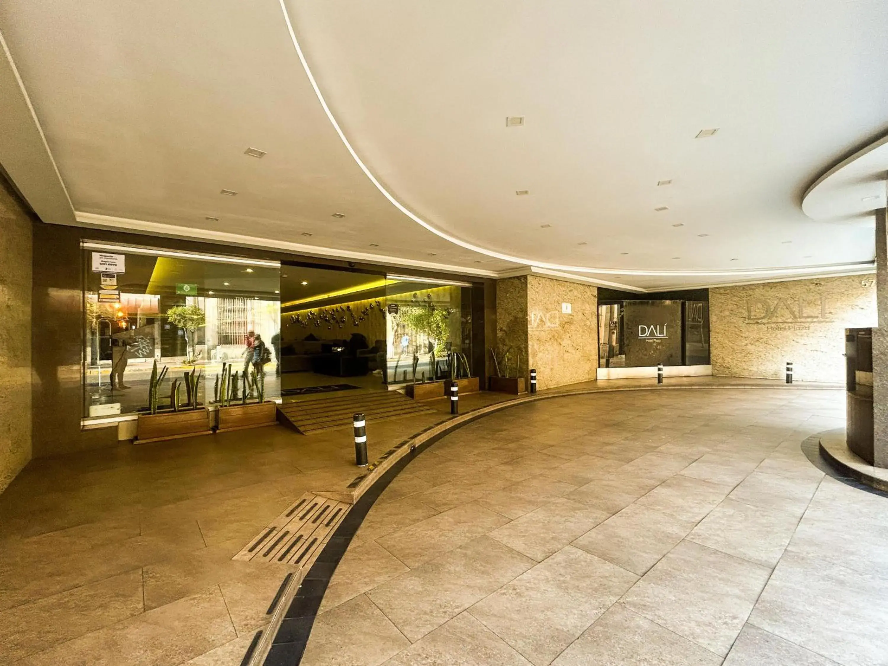 Facade/entrance in Hotel Dali Plaza Ejecutivo Facade/entrance in Hotel Dali Plaza Ejecutivo