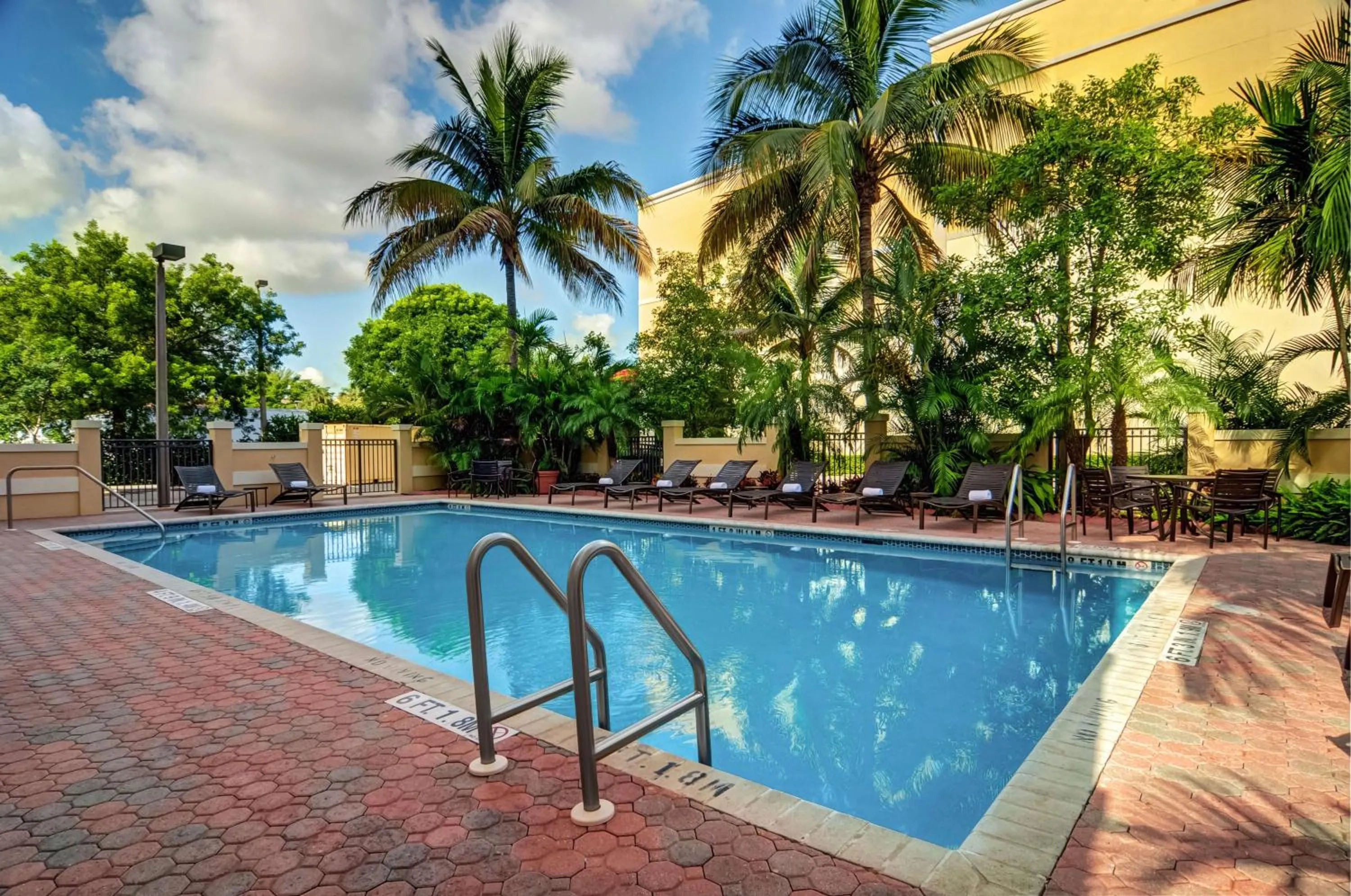 Swimming pool in Hyatt Place Fort Lauderdale Cruise Port & Convention Center