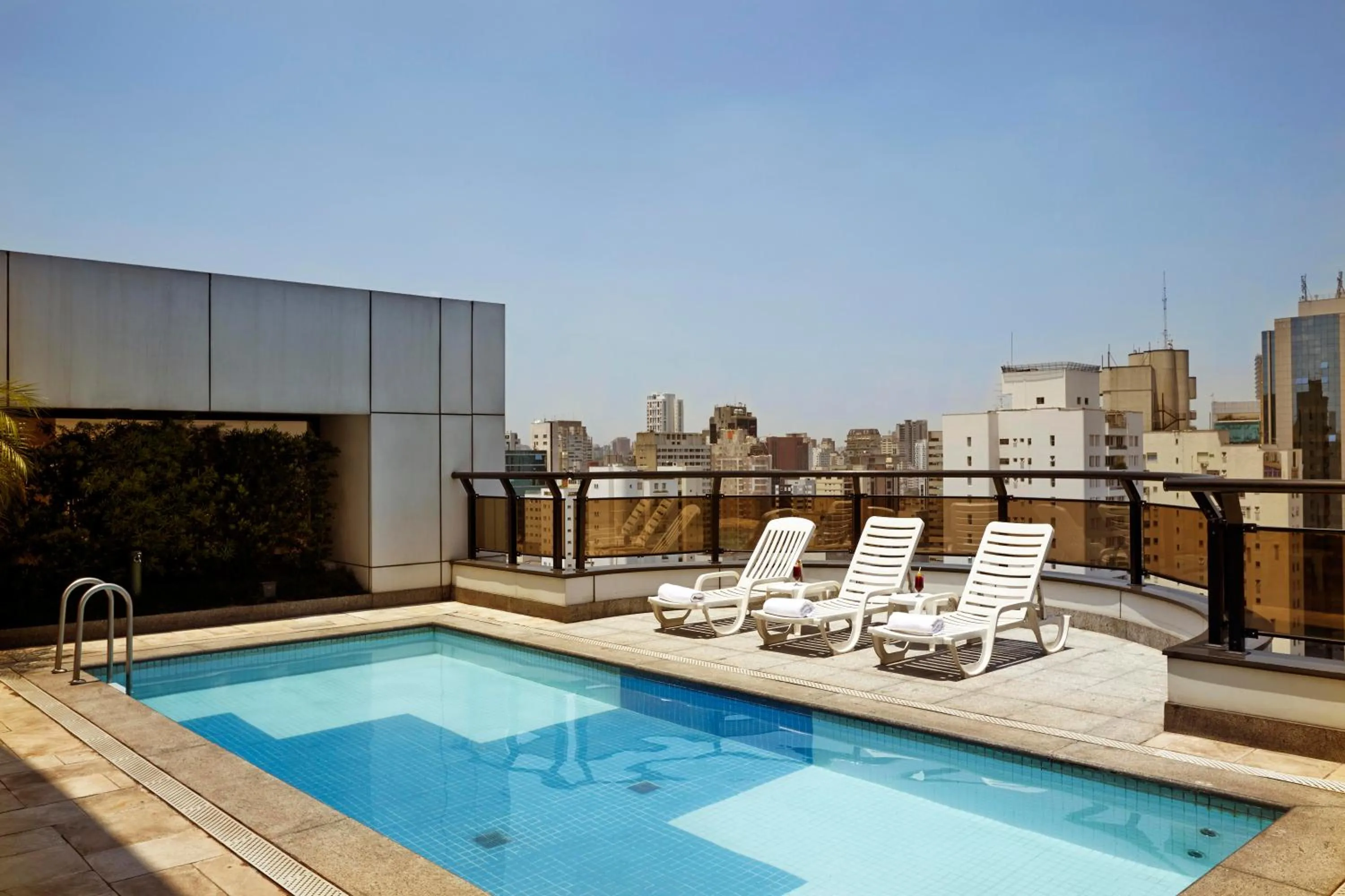 Swimming pool in Transamerica Executive Faria Lima