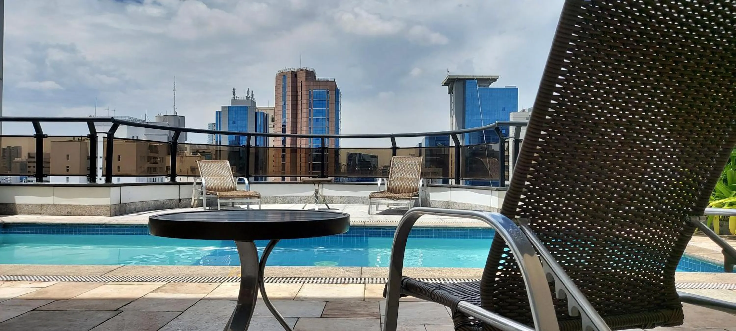 Swimming pool in Transamerica Executive Faria Lima