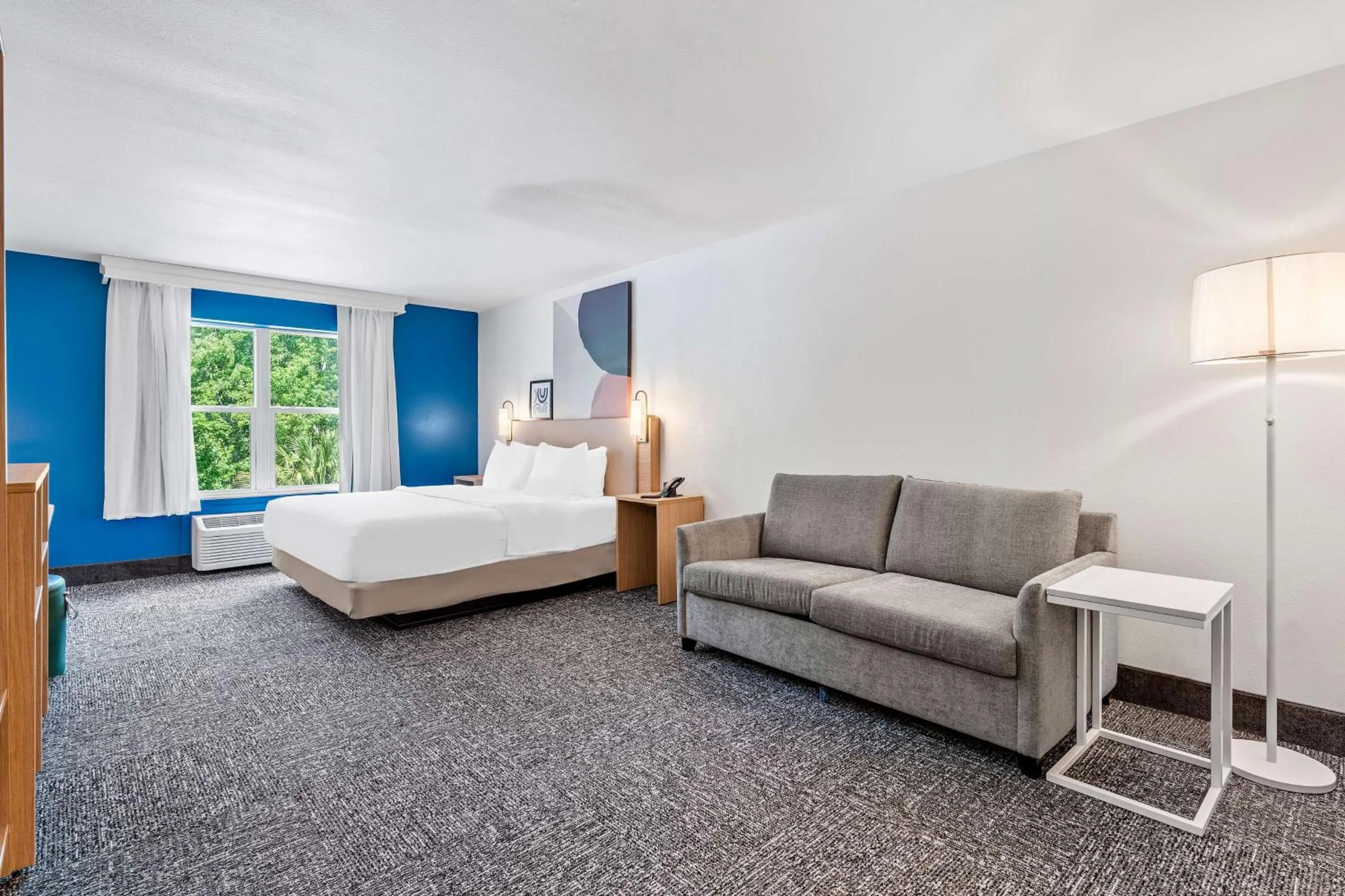 Living room, Bed in Spark By Hilton St. Augustine I 95