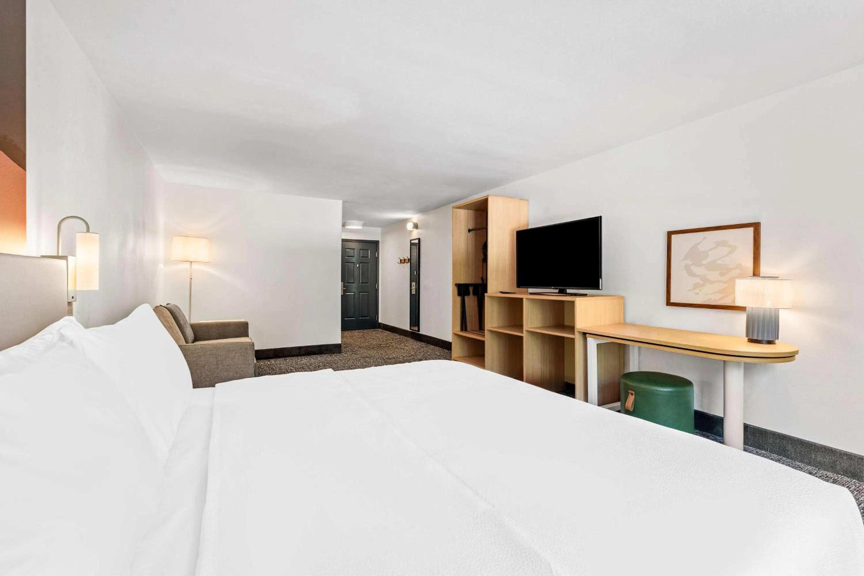 Living room, Bed in Spark By Hilton St. Augustine I 95