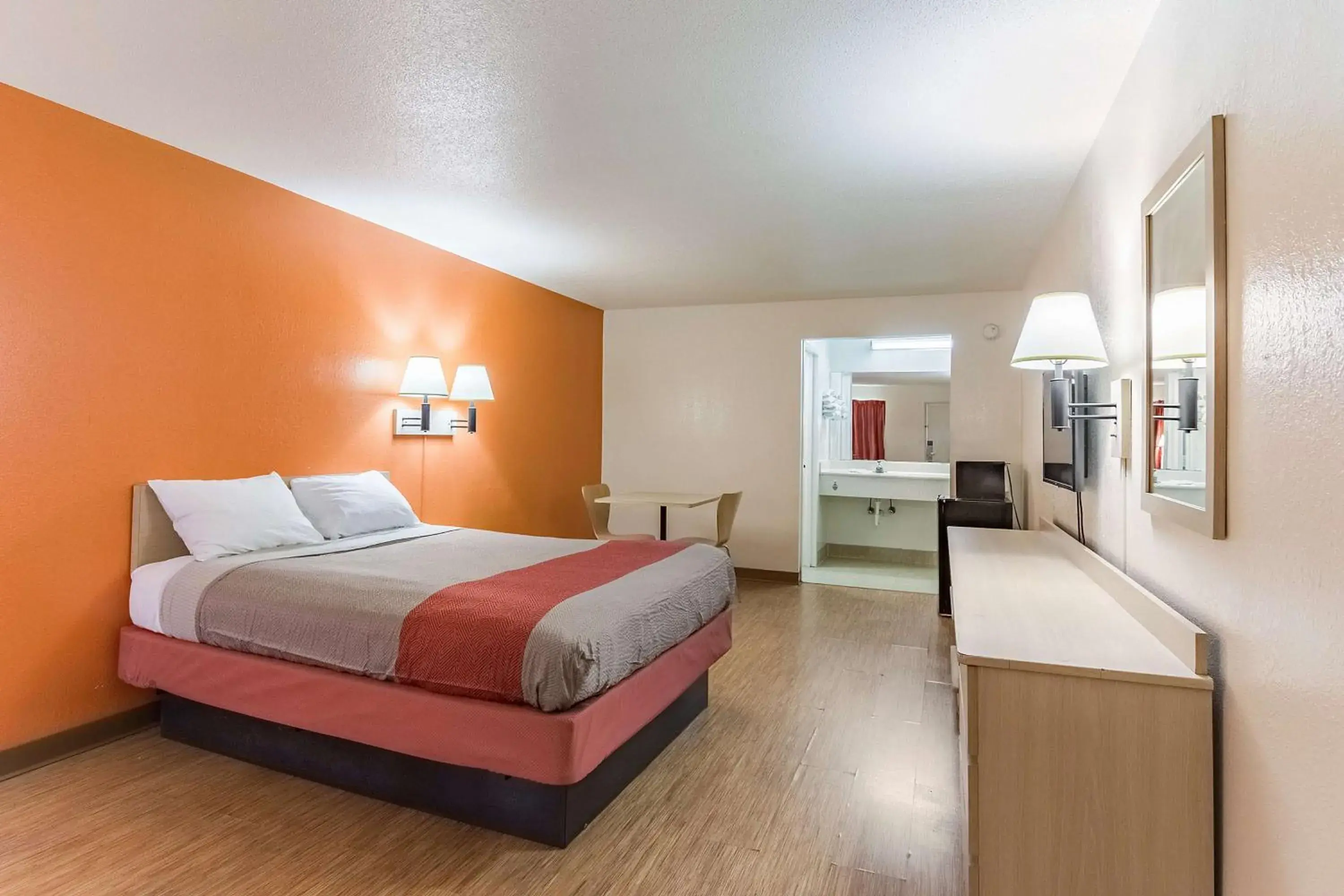 King Room - single occupancy - Non-Smoking in Motel 6-Raleigh, NC - Cary King Room - single occupancy - Non-Smoking in Motel 6-Raleigh, NC - Cary