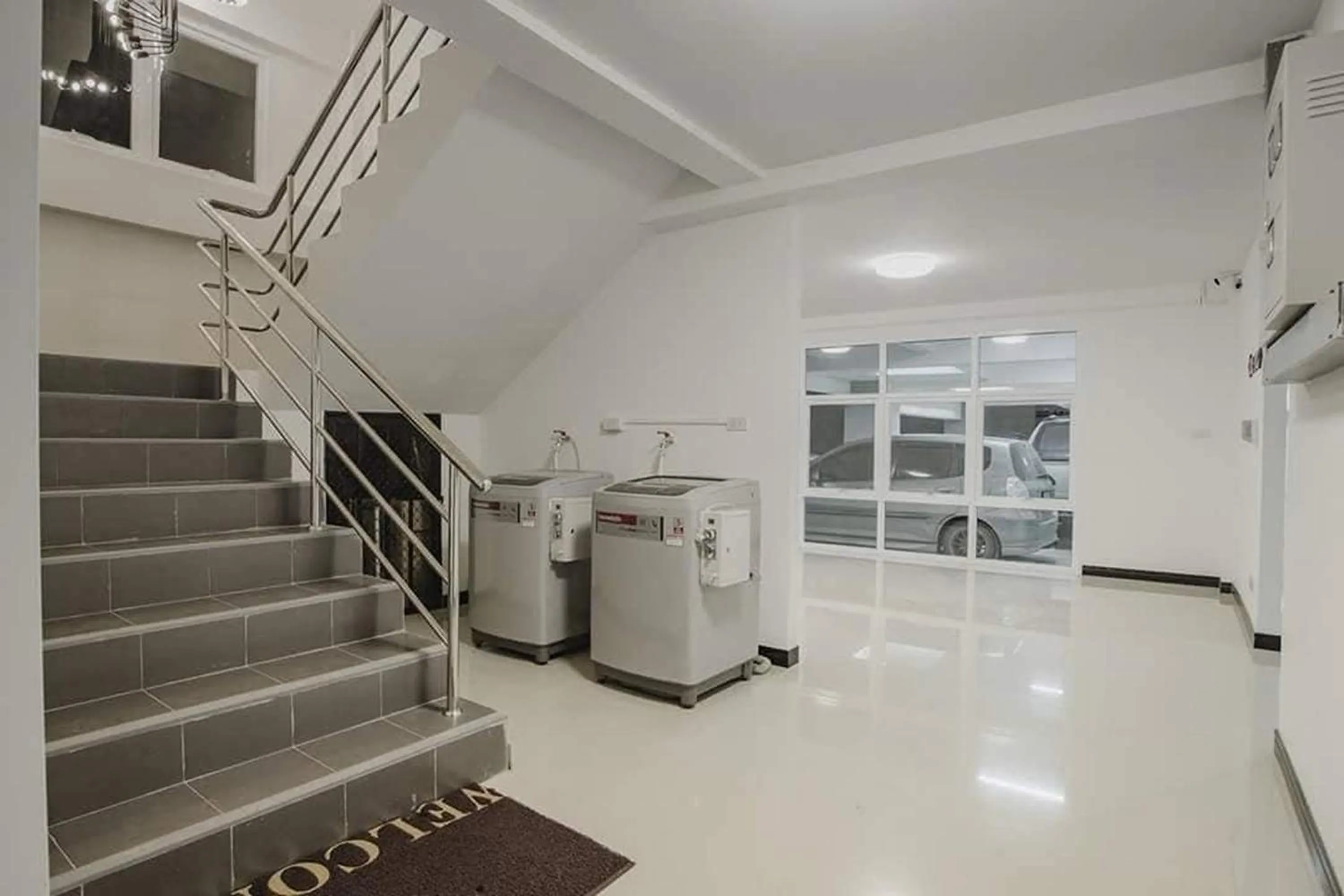 washing machine in Banjan Stay