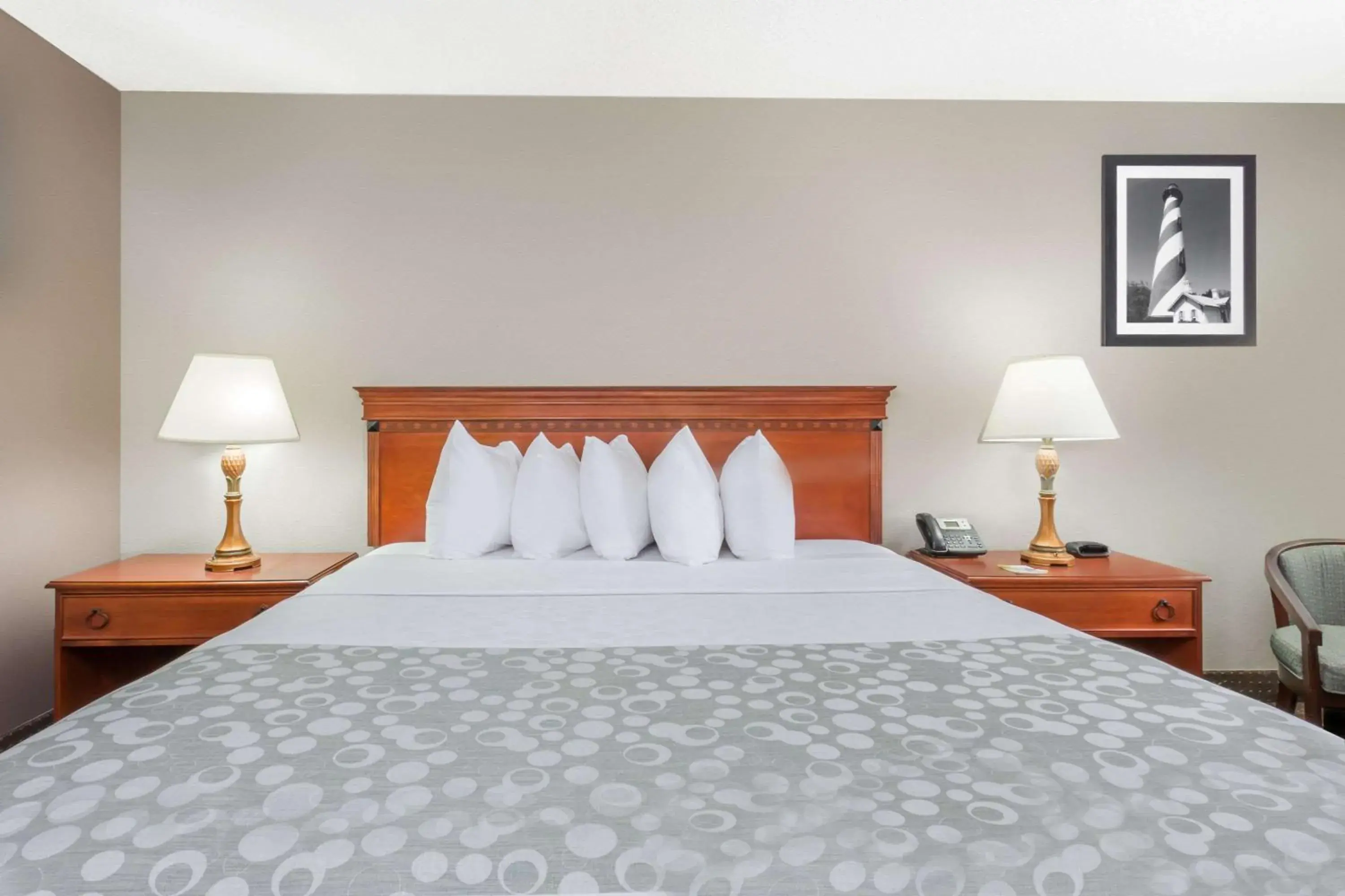 Photo of the whole room, Bed in Days Inn by Wyndham St Augustine/Historic Downtown Photo of the whole room, Bed in Days Inn by Wyndham St Augustine/Historic Downtown