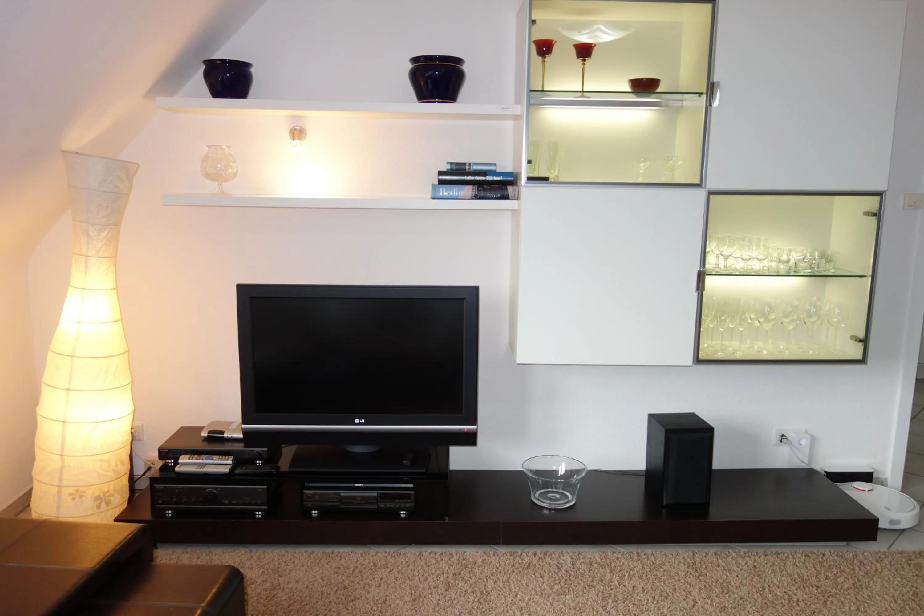 TV and multimedia in Old Town Apartments