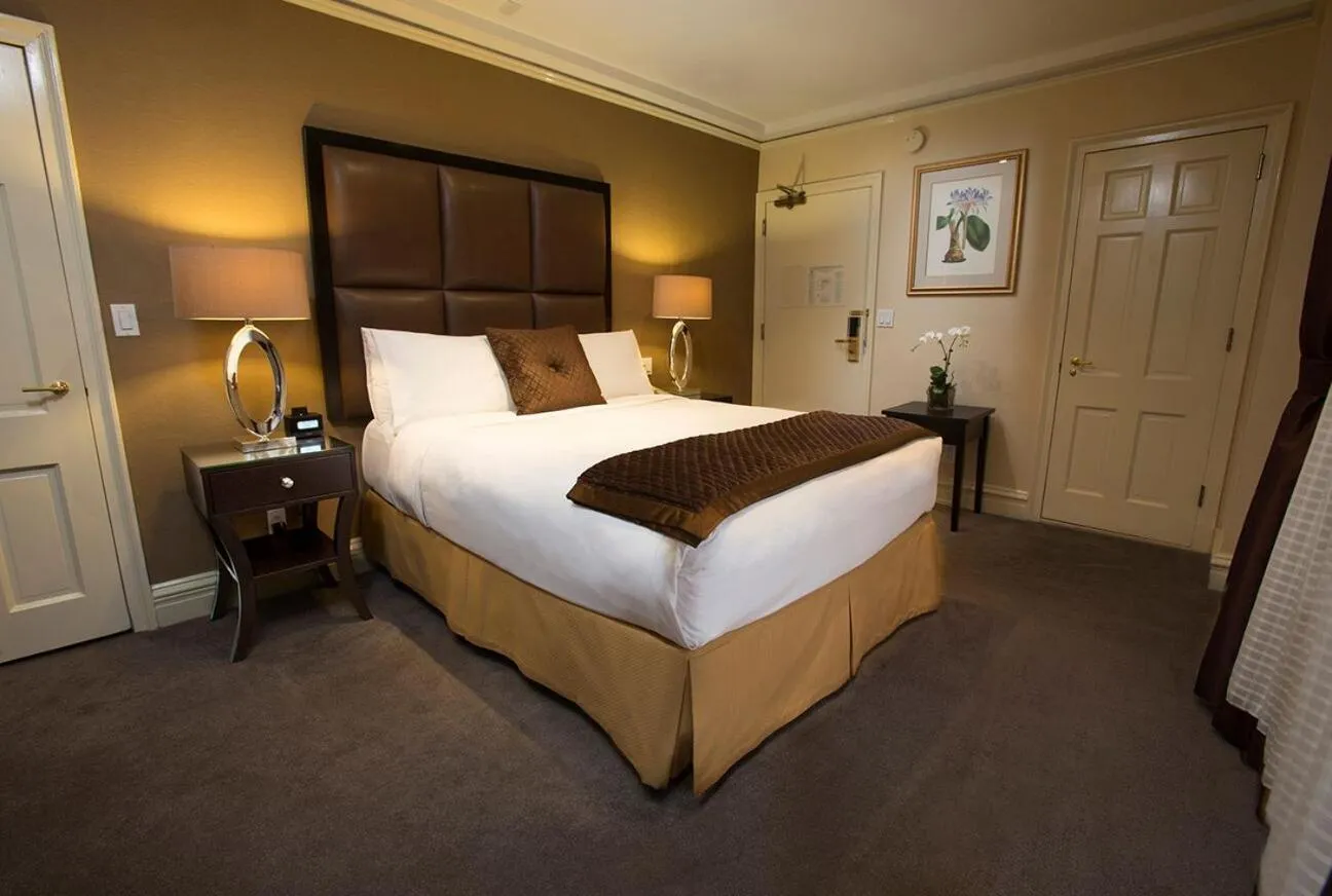 Bedroom, Bed in Fitzpatrick Manhattan