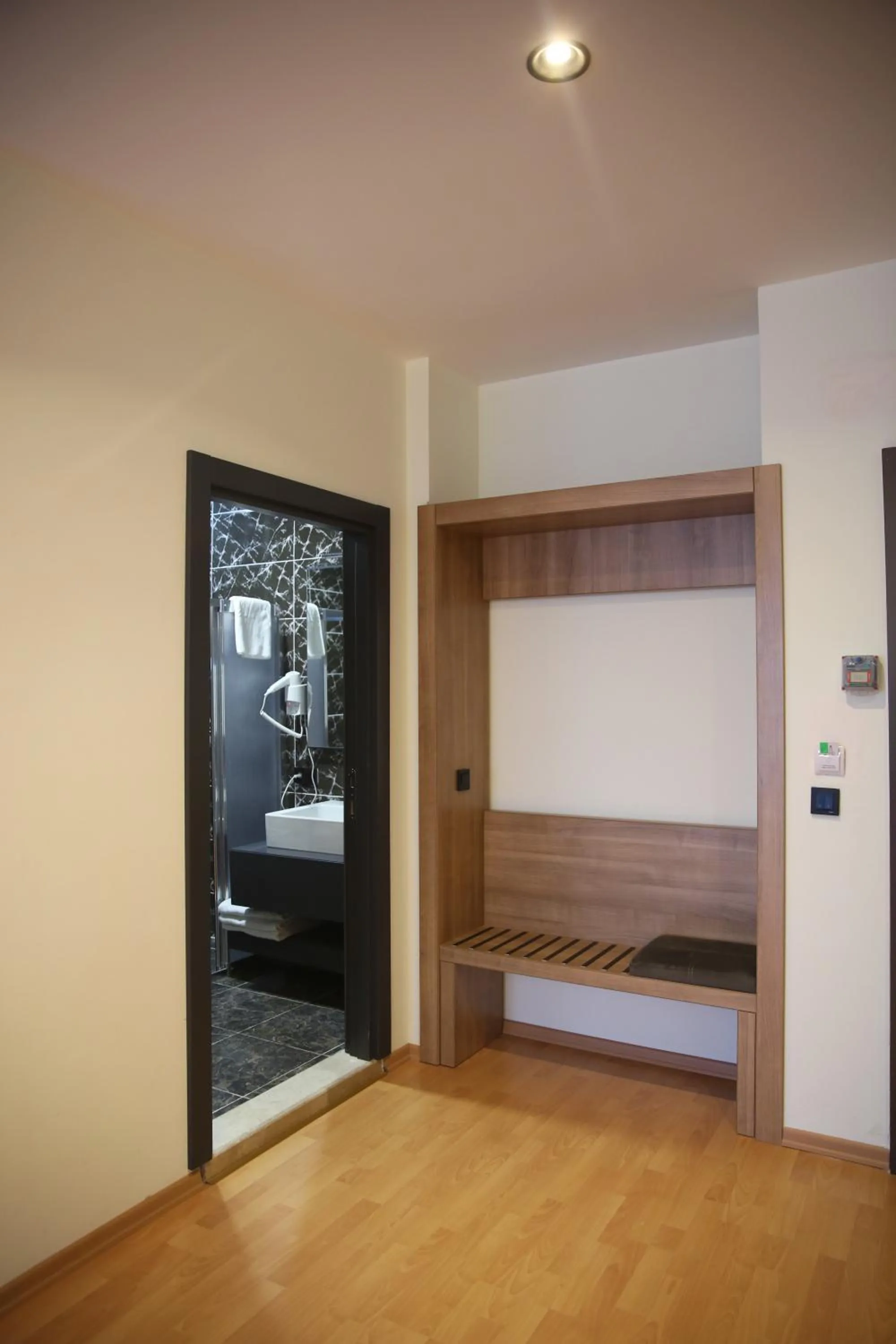 Communal lounge/ TV room, Bed in Euphoria Apartments