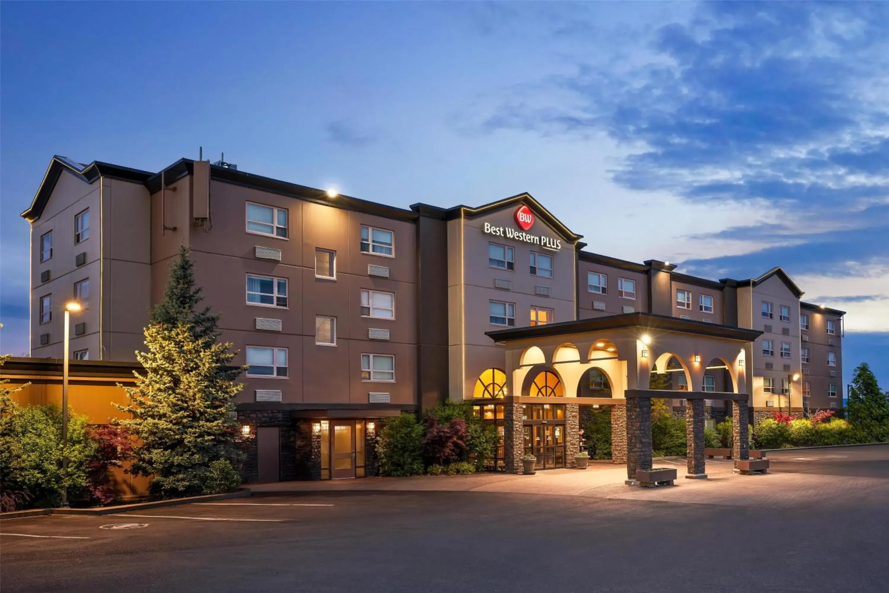 Property building in Best Western Plus Kamloops Hotel Property building in Best Western Plus Kamloops Hotel
