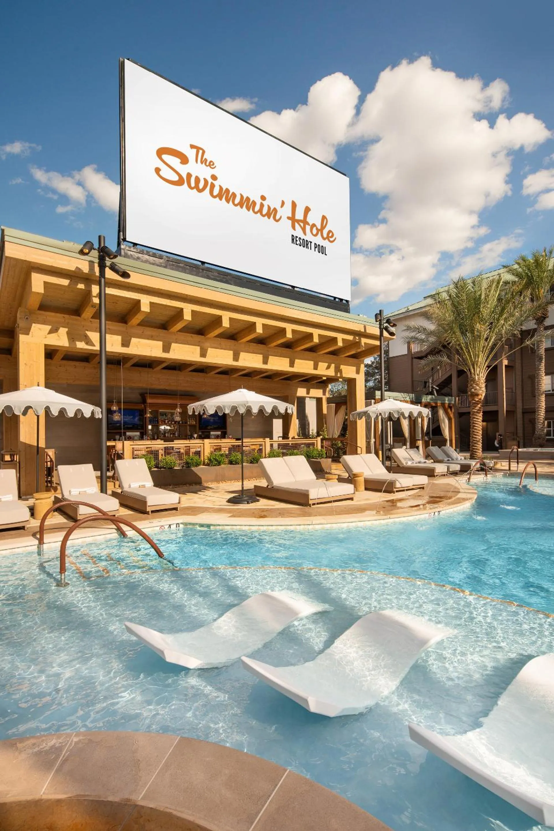 Swimming pool in Silverton Casino Lodge