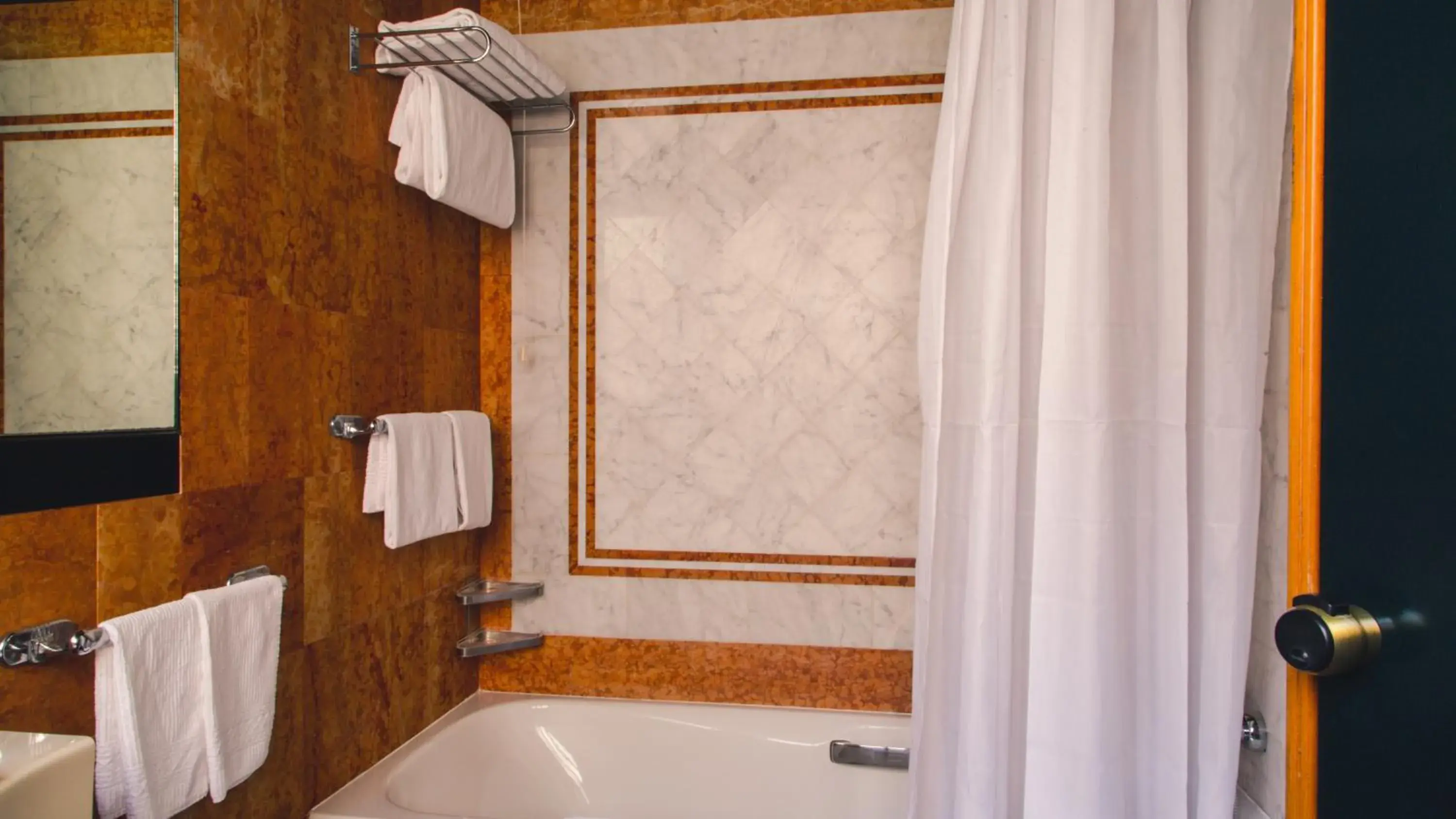 Bathroom in Grand Hotel Excelsior Bathroom in Grand Hotel Excelsior