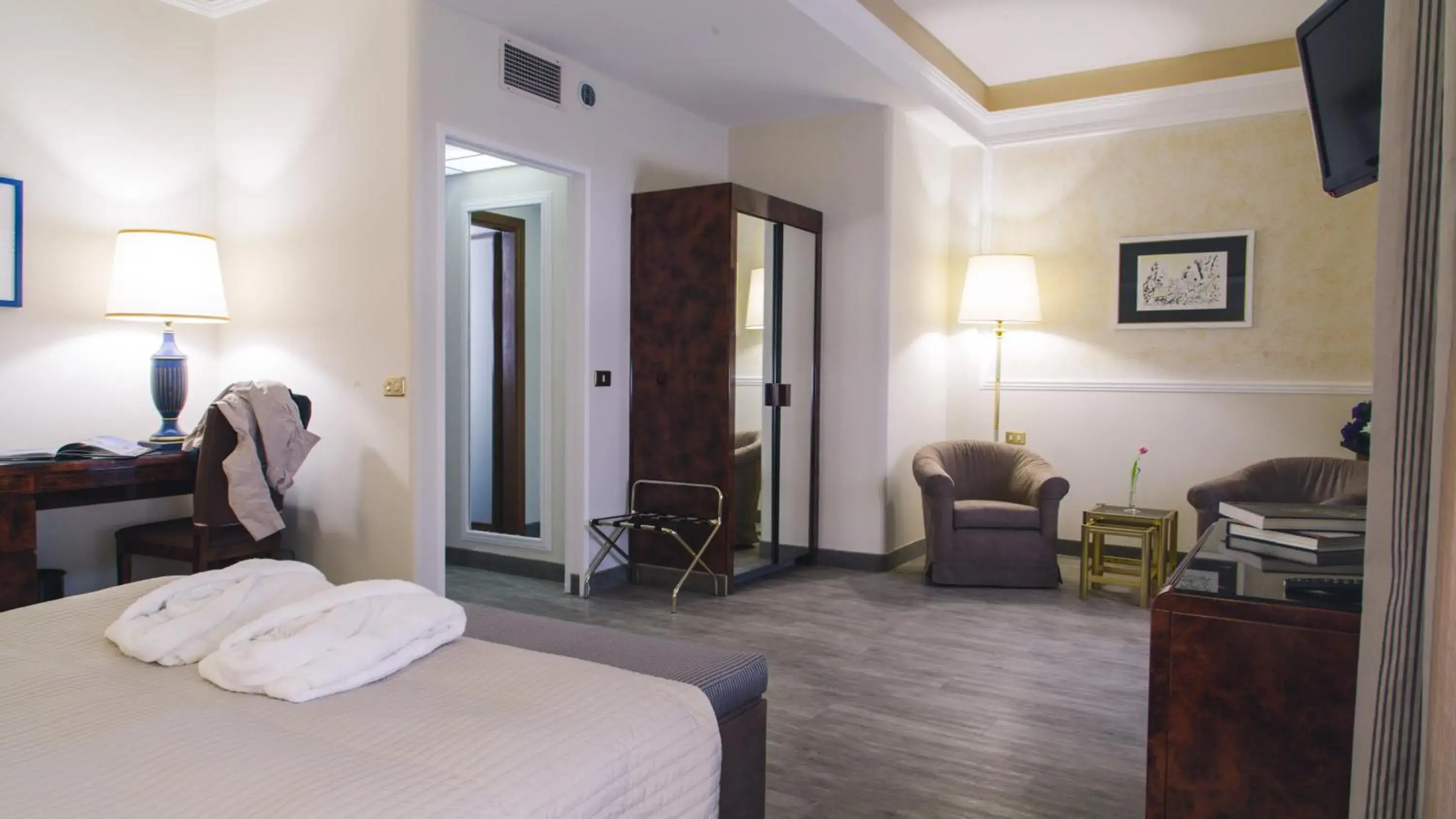 Junior Suite in Grand Hotel Excelsior Junior Suite in Grand Hotel Excelsior