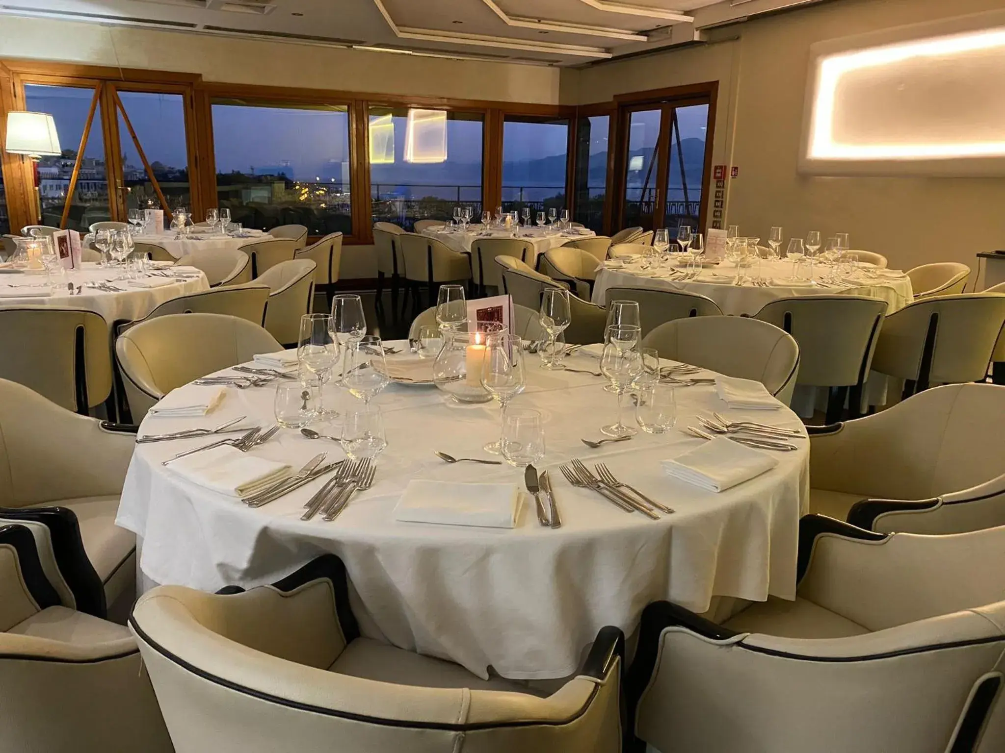 Restaurant/places to eat in Grand Hotel Excelsior Restaurant/places to eat in Grand Hotel Excelsior