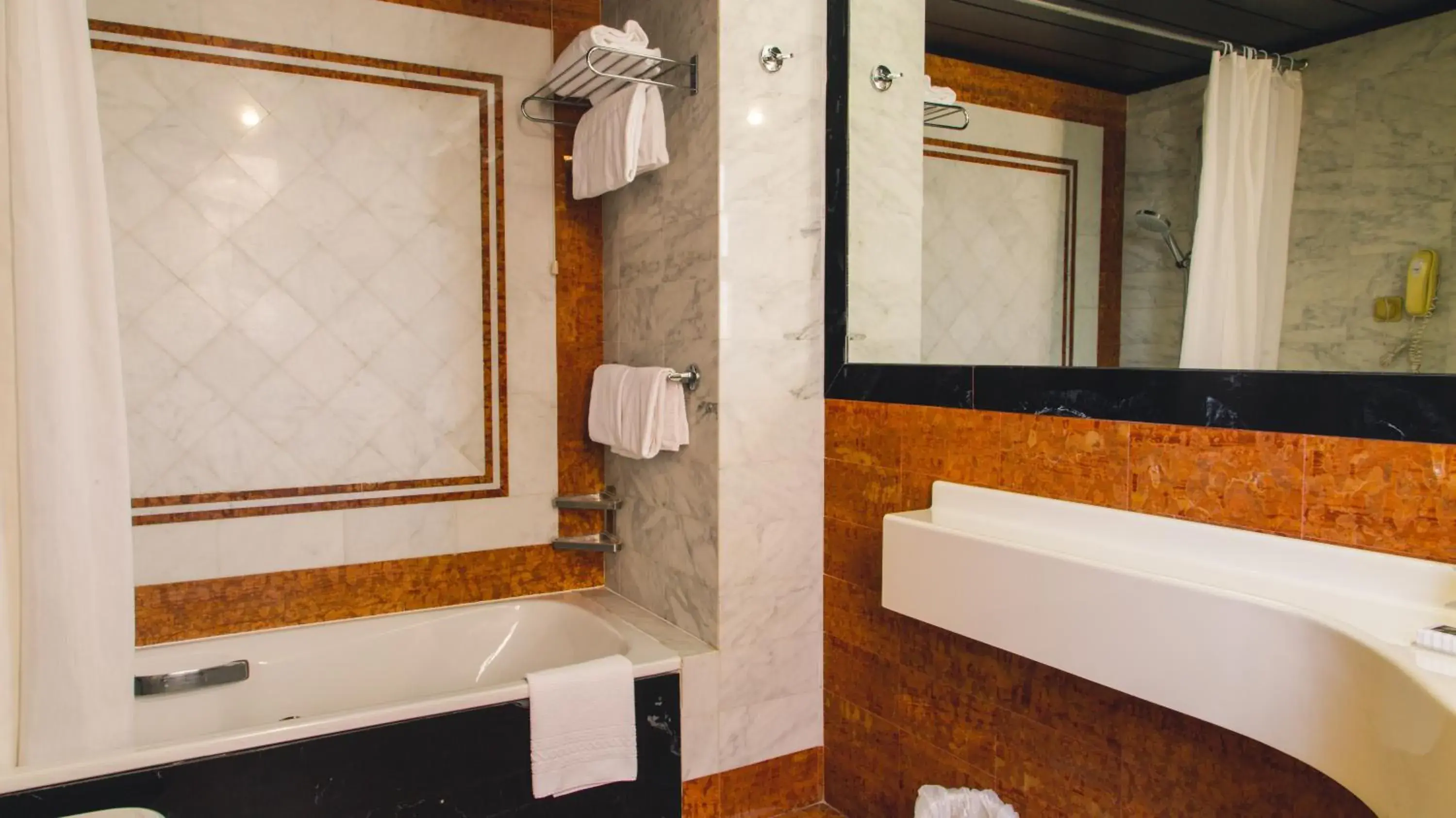 Bathroom in Grand Hotel Excelsior Bathroom in Grand Hotel Excelsior