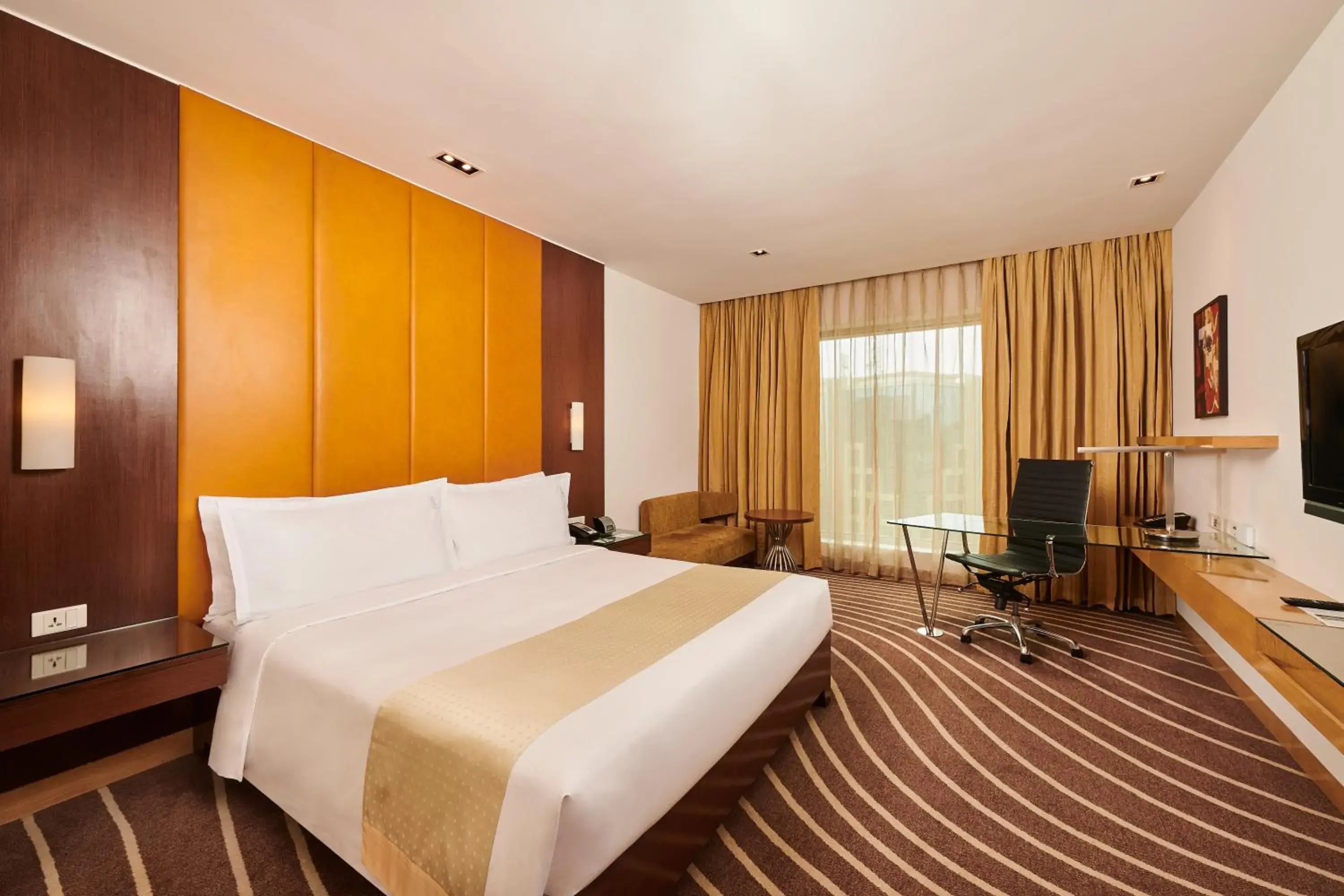 Premium King Room - Lounge Access in Holiday Inn Mumbai International Airport by IHG Premium King Room - Lounge Access in Holiday Inn Mumbai International Airport by IHG