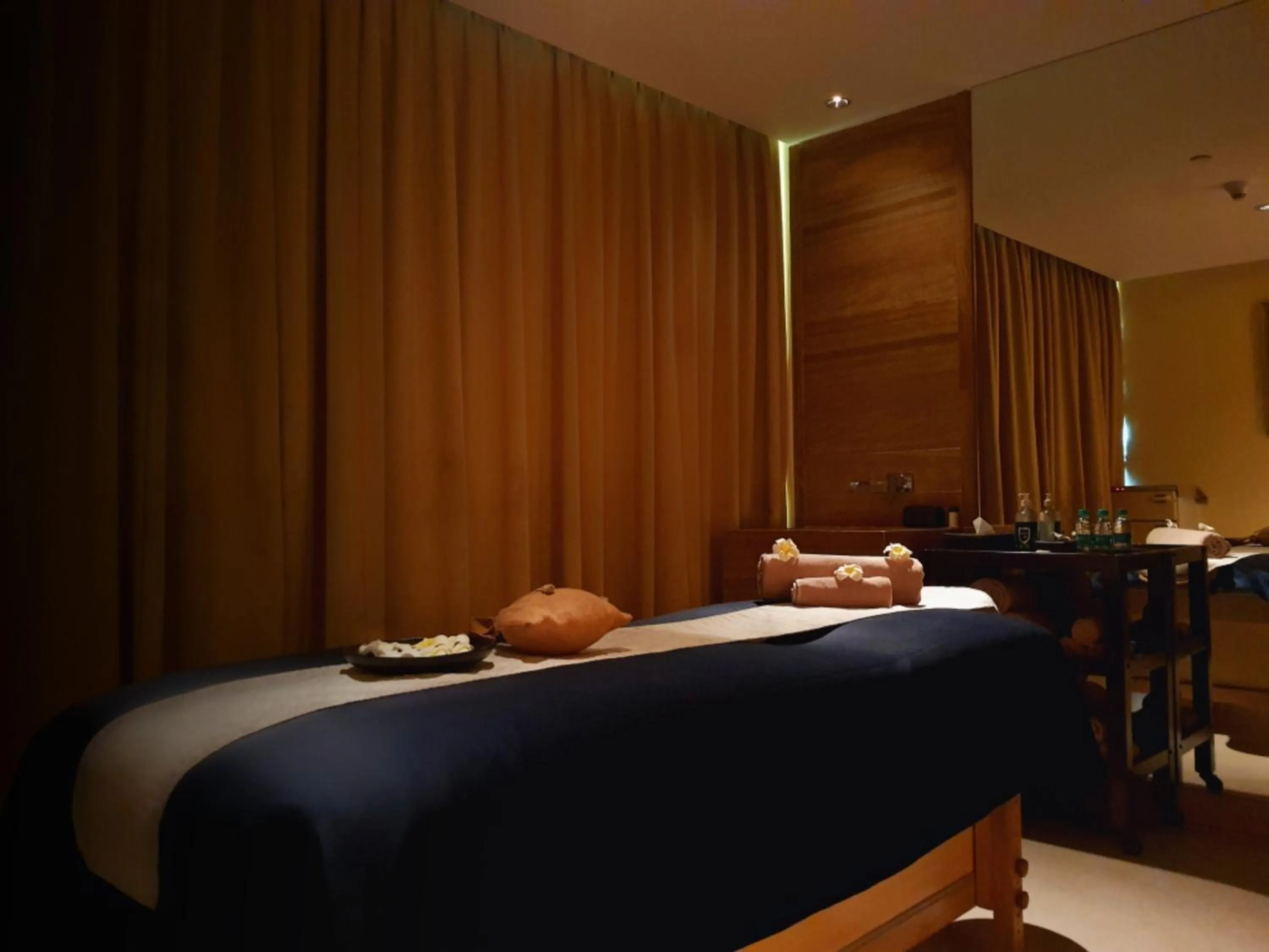 Spa and wellness centre/facilities, Bed in Holiday Inn Mumbai International Airport by IHG