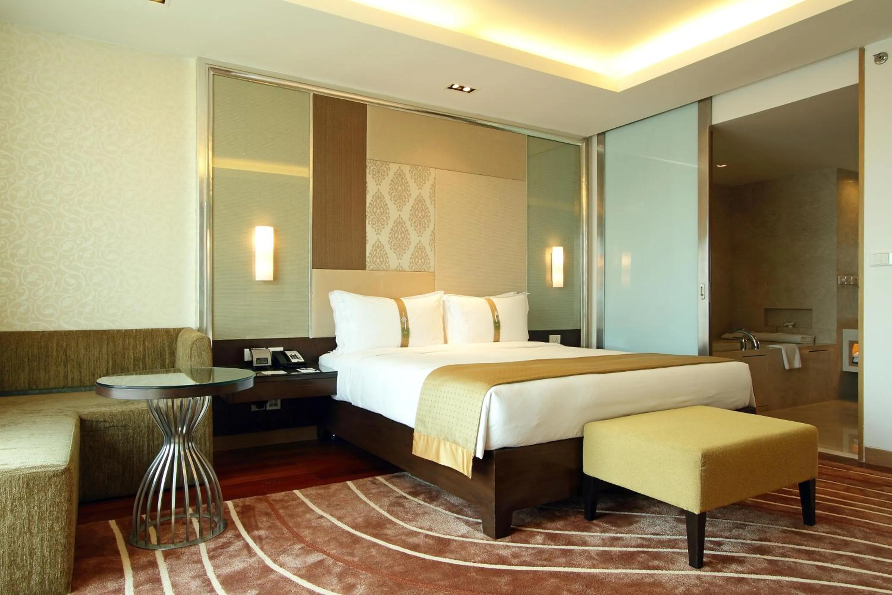 Photo of the whole room, Bed in Holiday Inn Mumbai International Airport by IHG