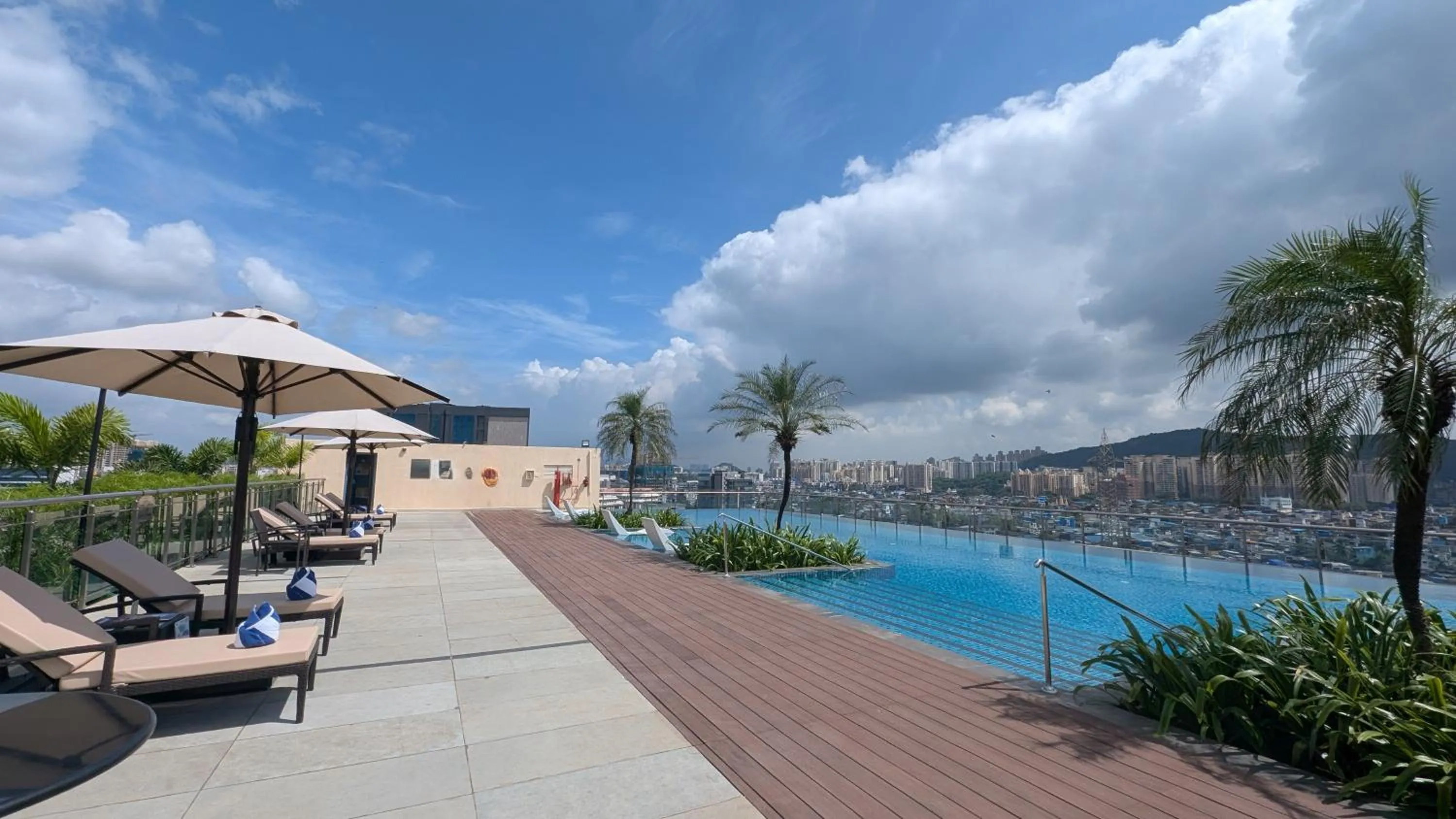 Holiday Inn Mumbai International Airport by IHG