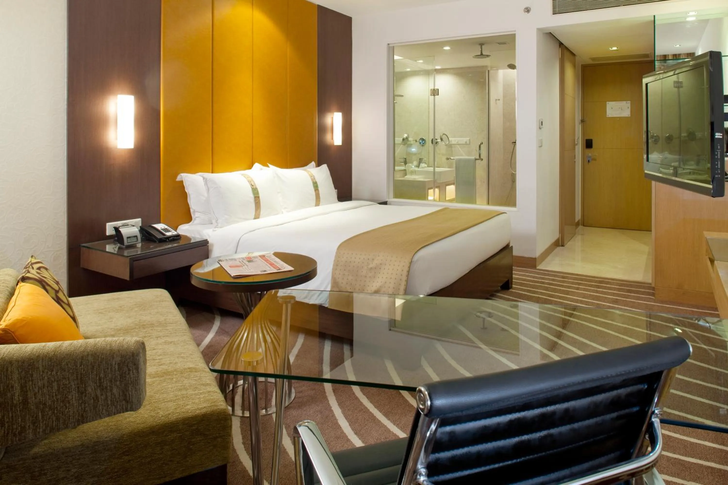 Photo of the whole room, Bed in Holiday Inn Mumbai International Airport by IHG