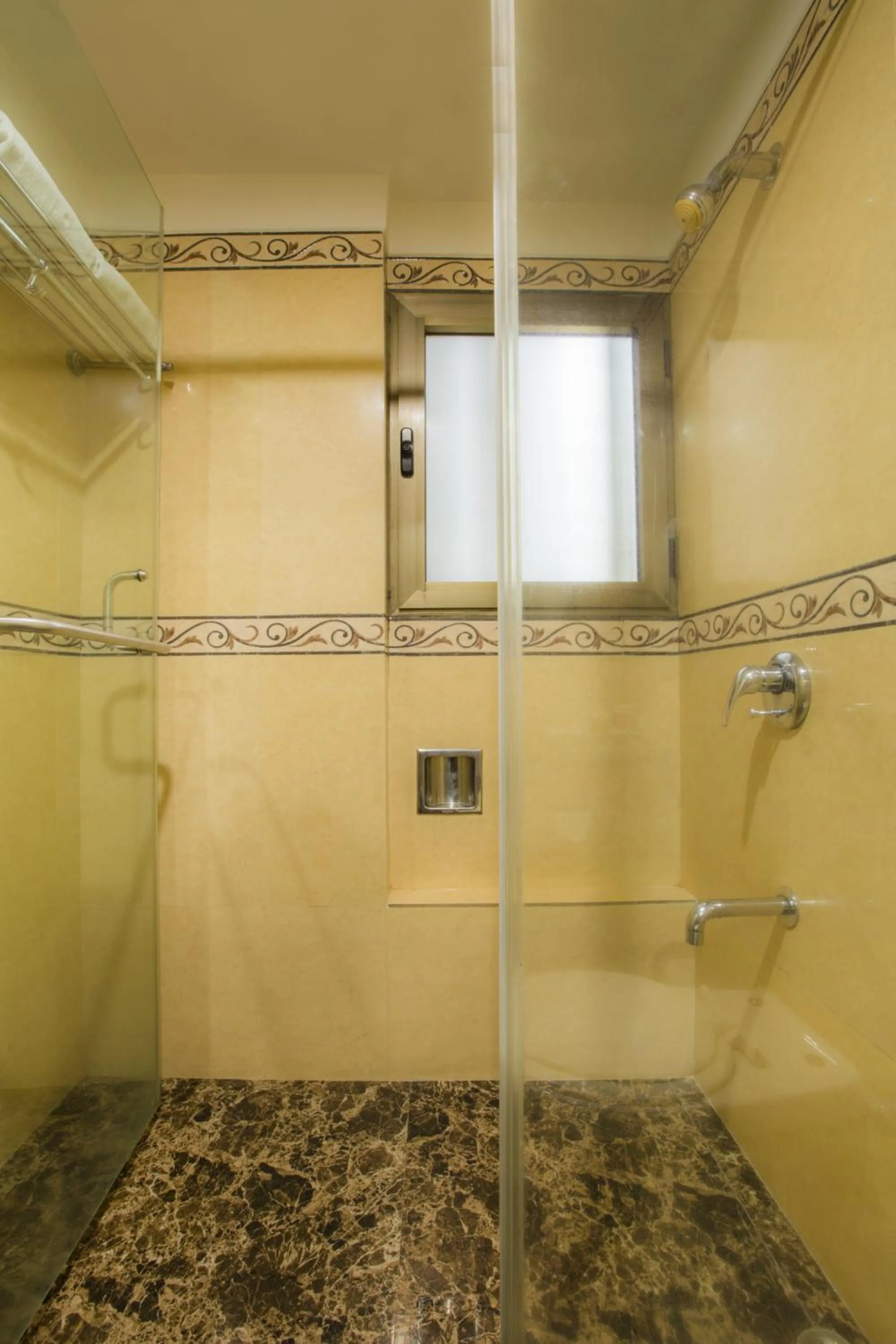 Bathroom in Hotel Airport International Mumbai