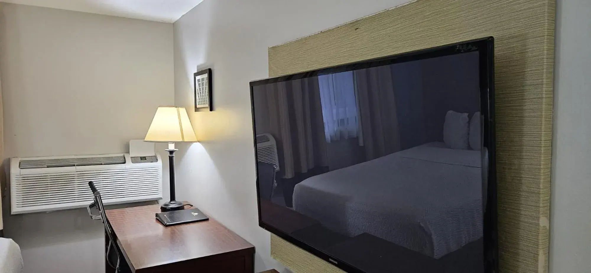 Bed in Days Inn by Wyndham Brooklyn Marine Park Bed in Days Inn by Wyndham Brooklyn Marine Park