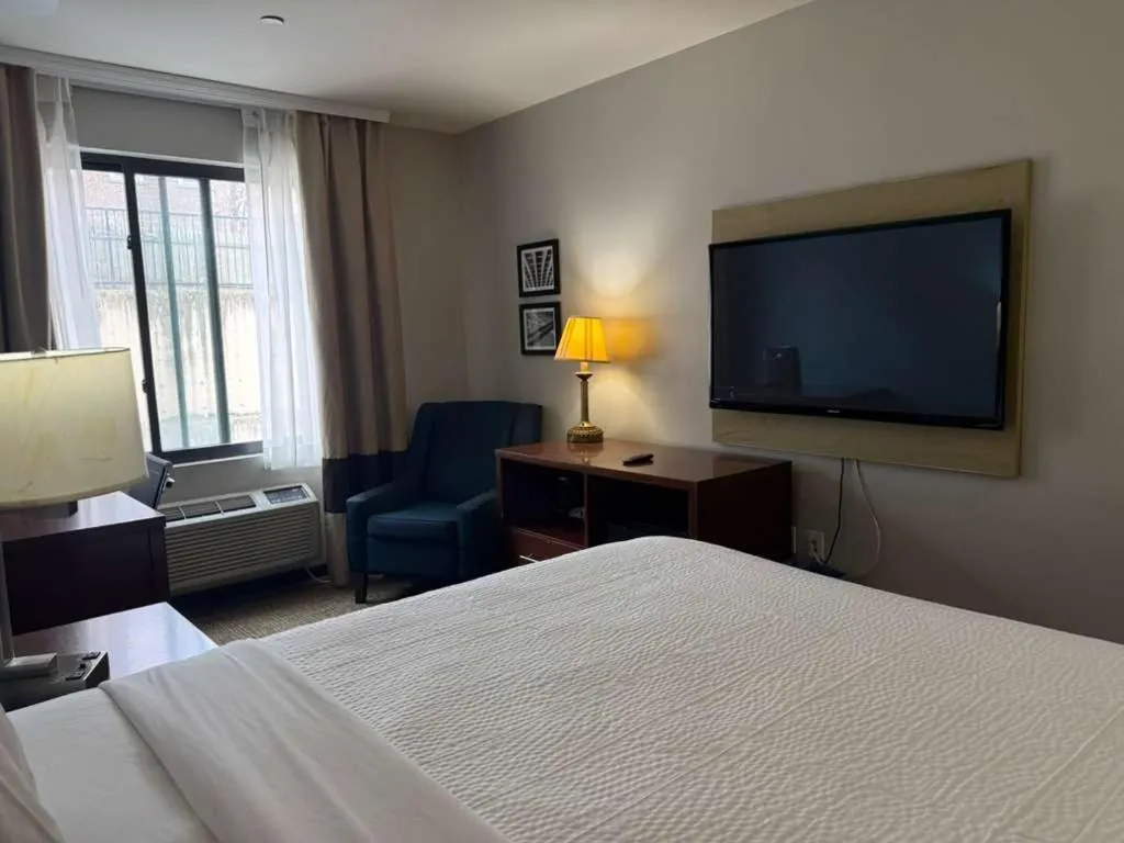 Bed in Days Inn by Wyndham Brooklyn Marine Park