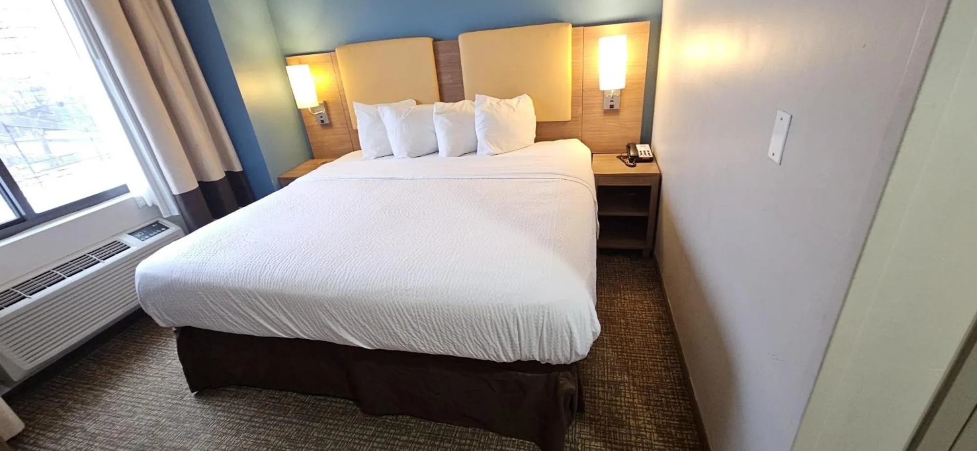 Bed in Days Inn by Wyndham Brooklyn Marine Park