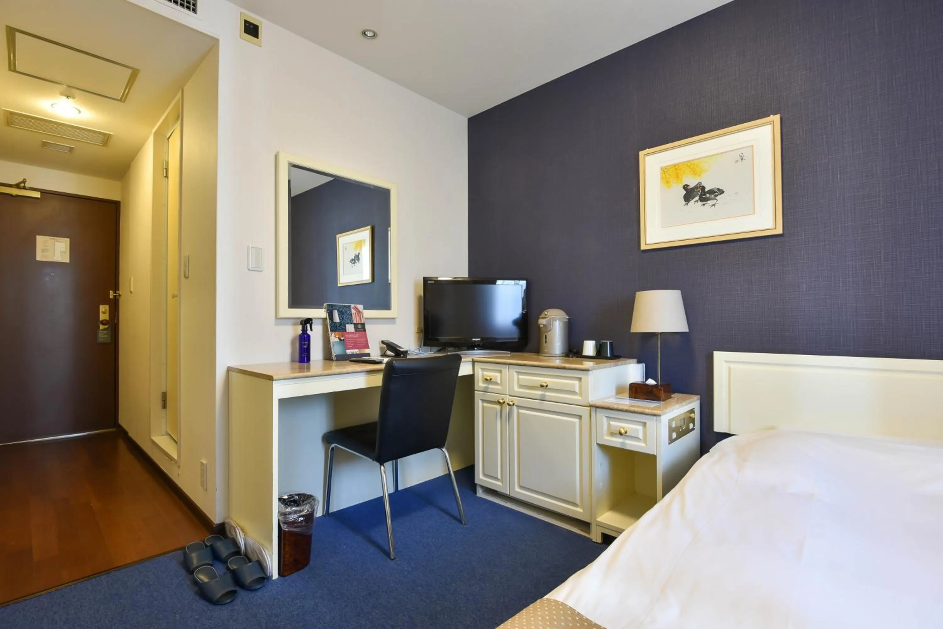 Bed in New Osaka Hotel Shinsaibashi