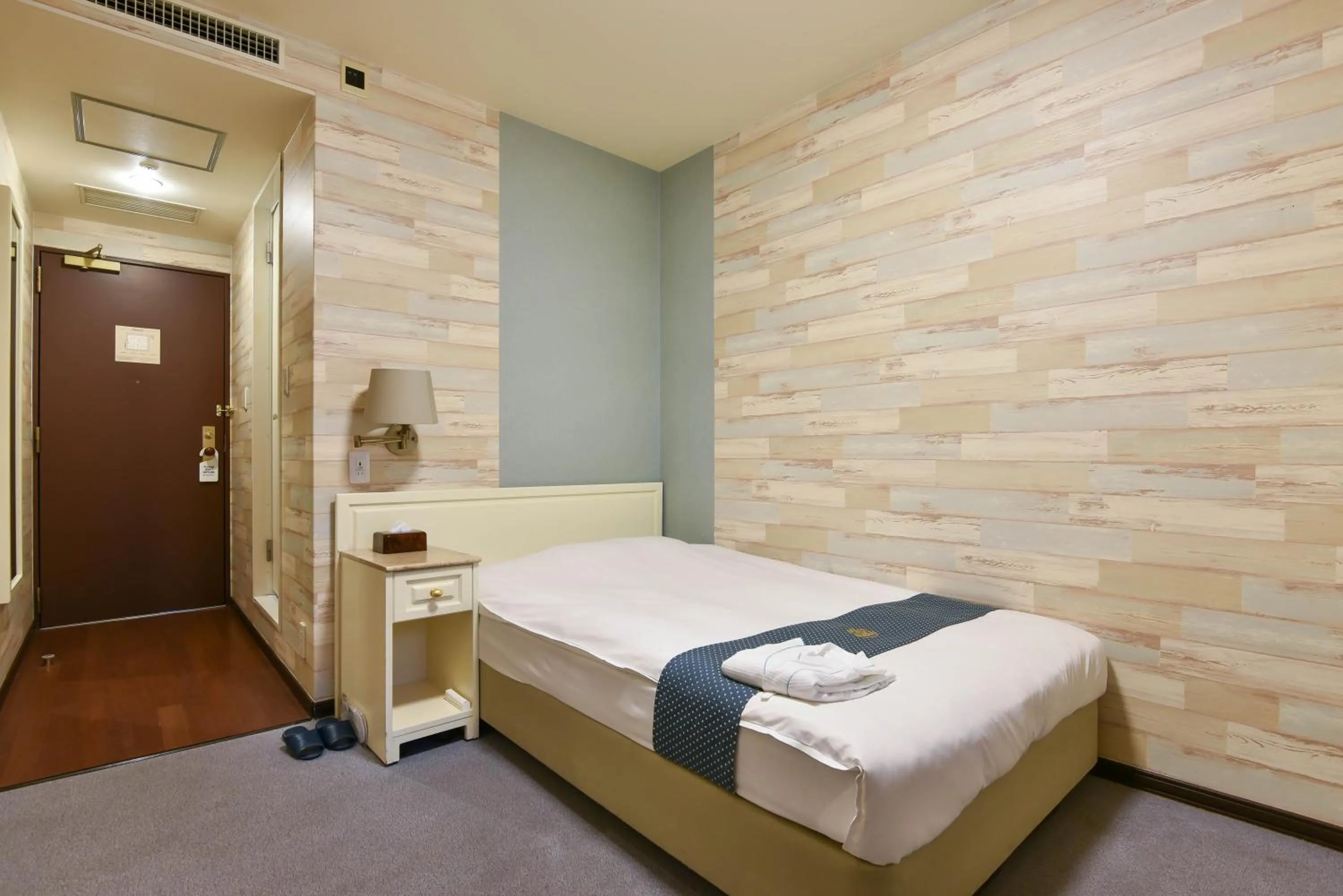 Bed in New Osaka Hotel Shinsaibashi