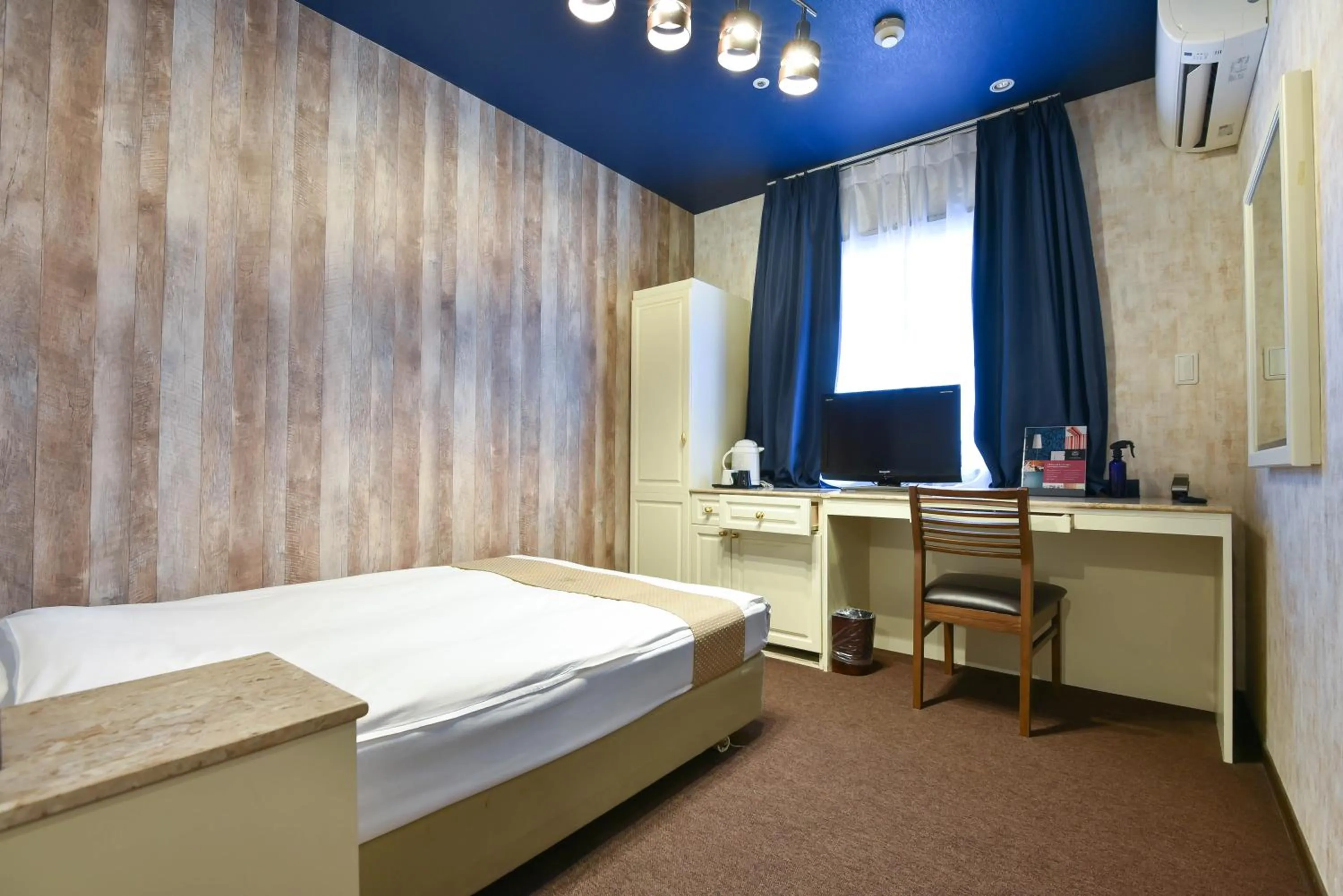 Bed in New Osaka Hotel Shinsaibashi