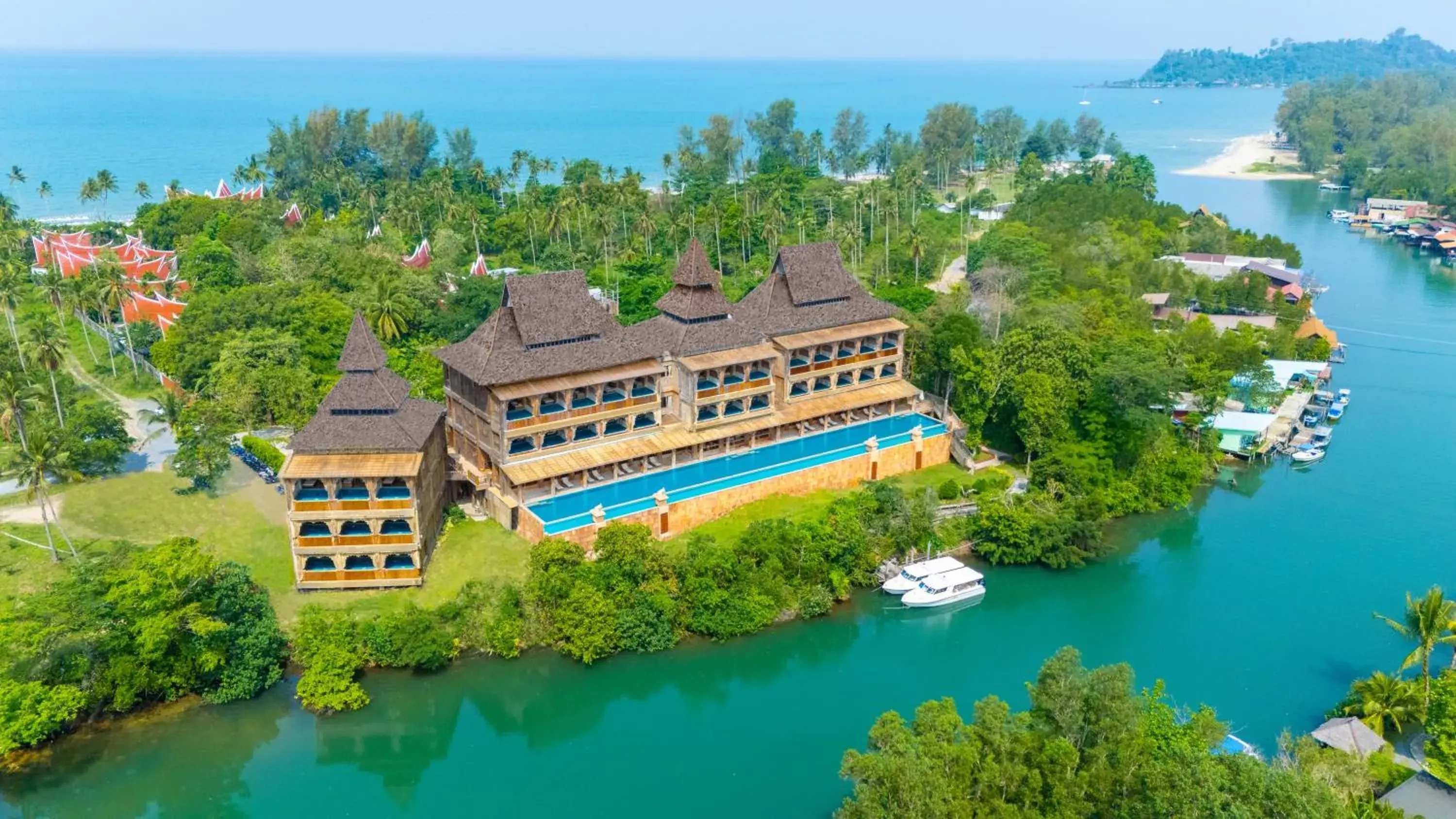 Property building in Santhiya Koh Chang Resort Property building in Santhiya Koh Chang Resort