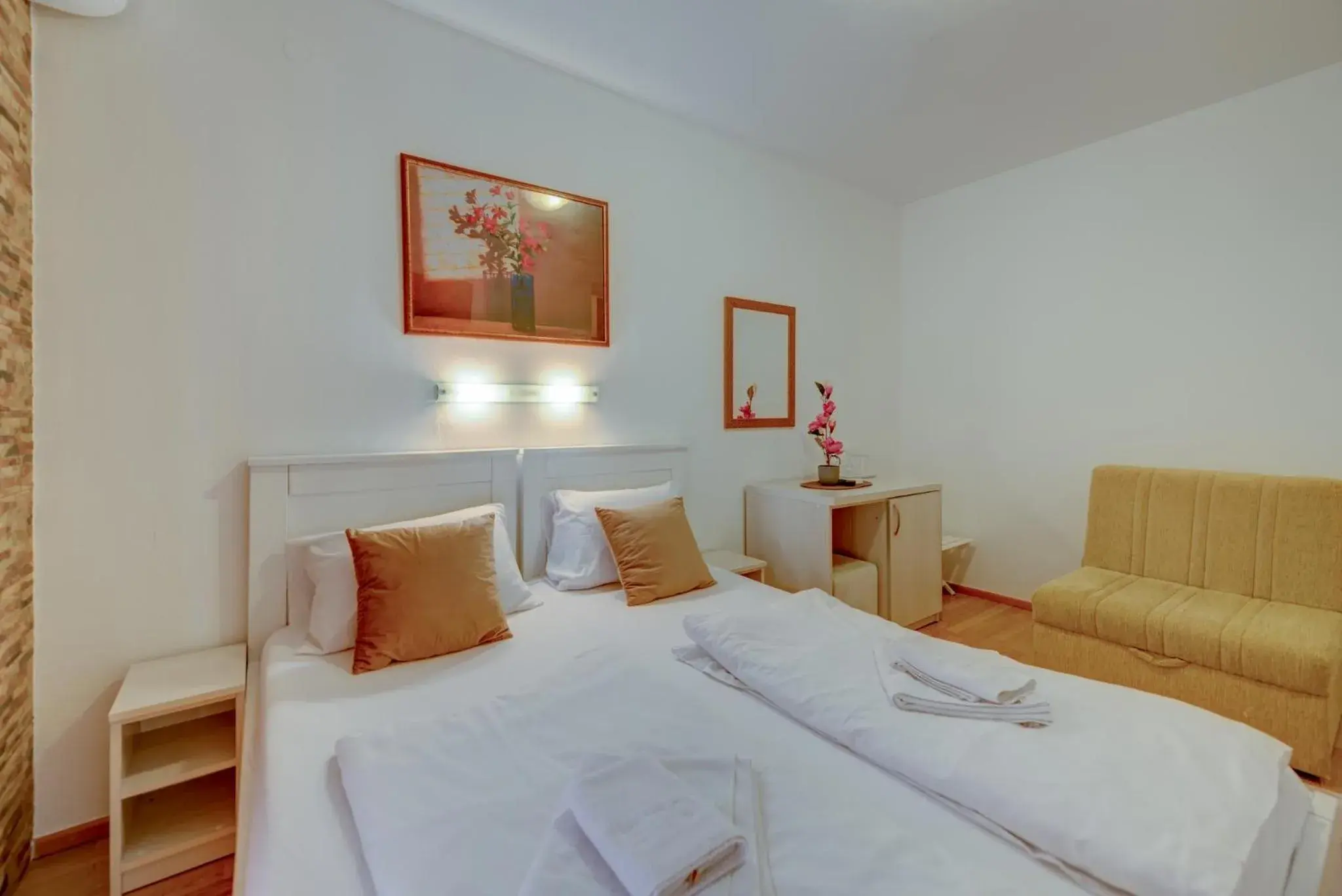 Standard Double or Twin Room with Balcony with Sea View and Old Town View in Hotel Galia Standard Double or Twin Room with Balcony with Sea View and Old Town View in Hotel Galia