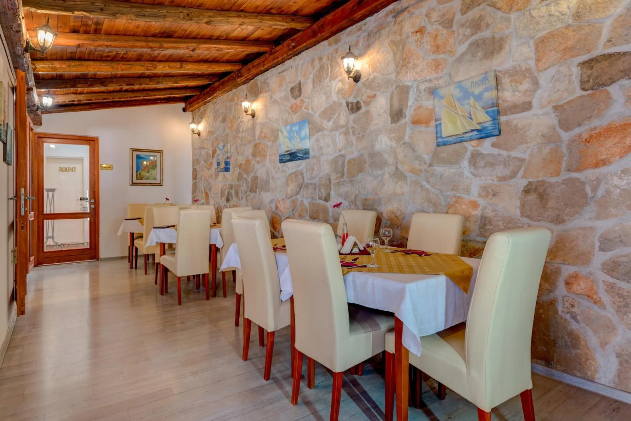 Restaurant/places to eat in Hotel Galia
