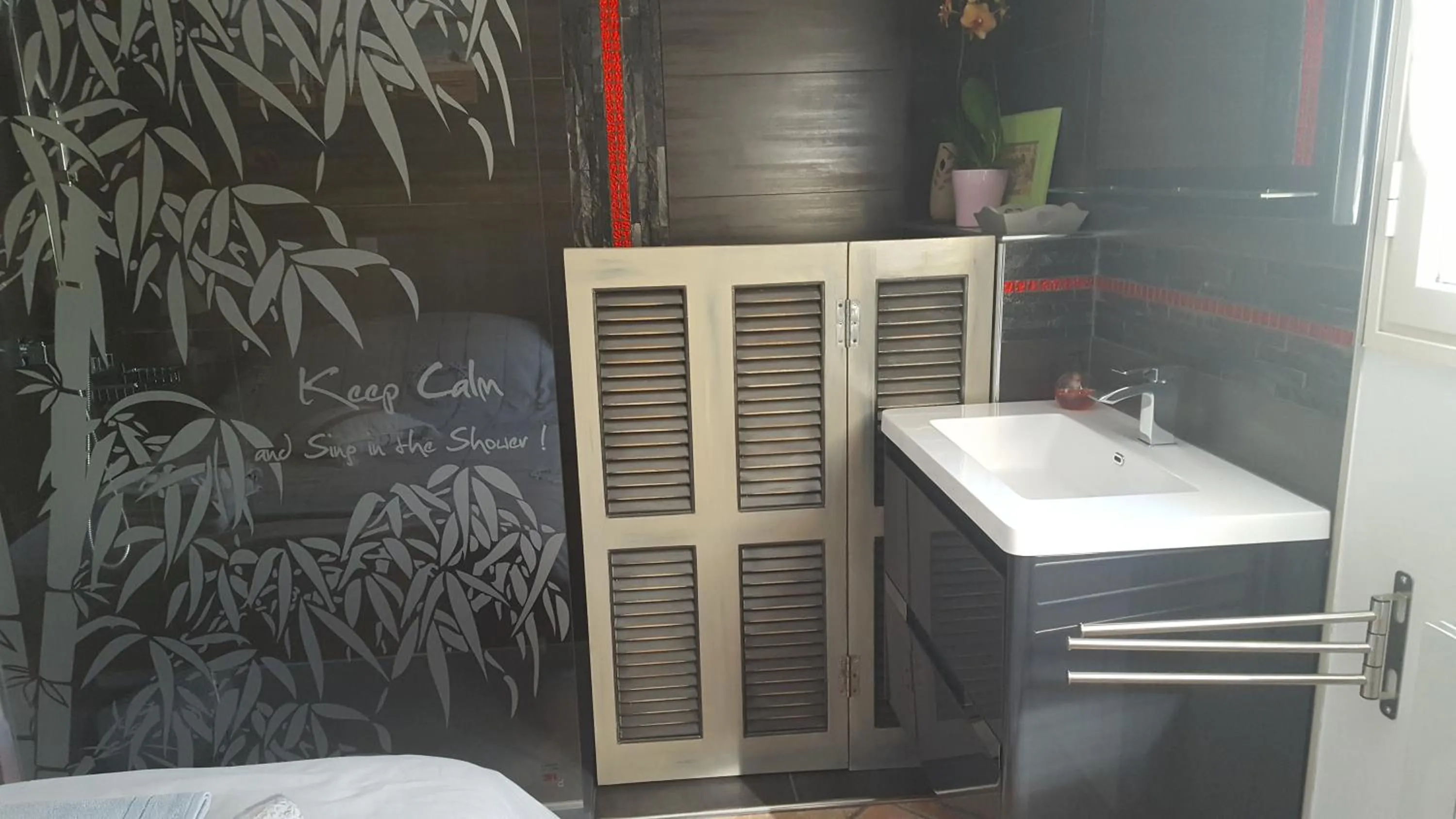 Bathroom in Les Bambous B&B