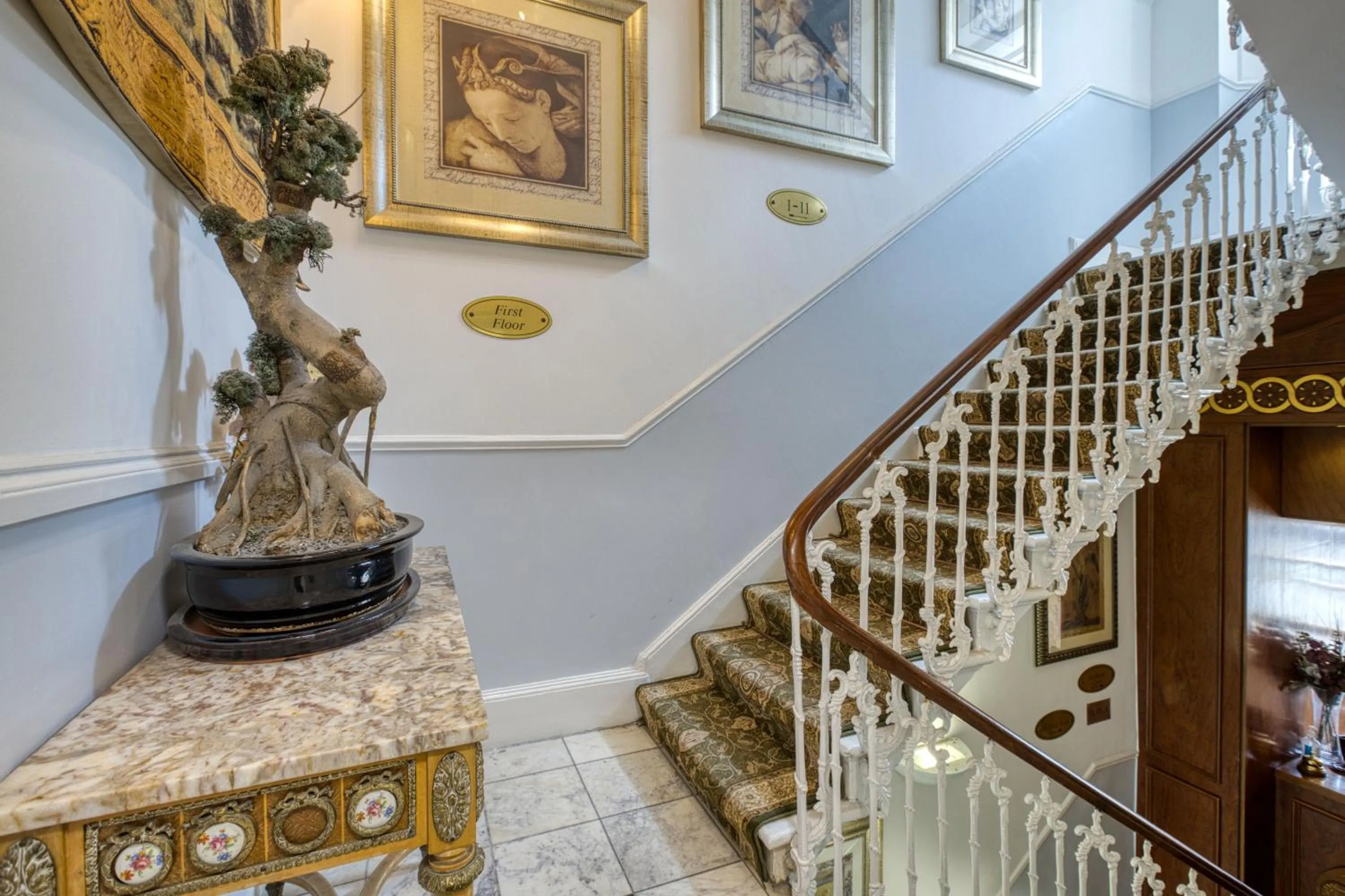 Opulence Boutique Hotel