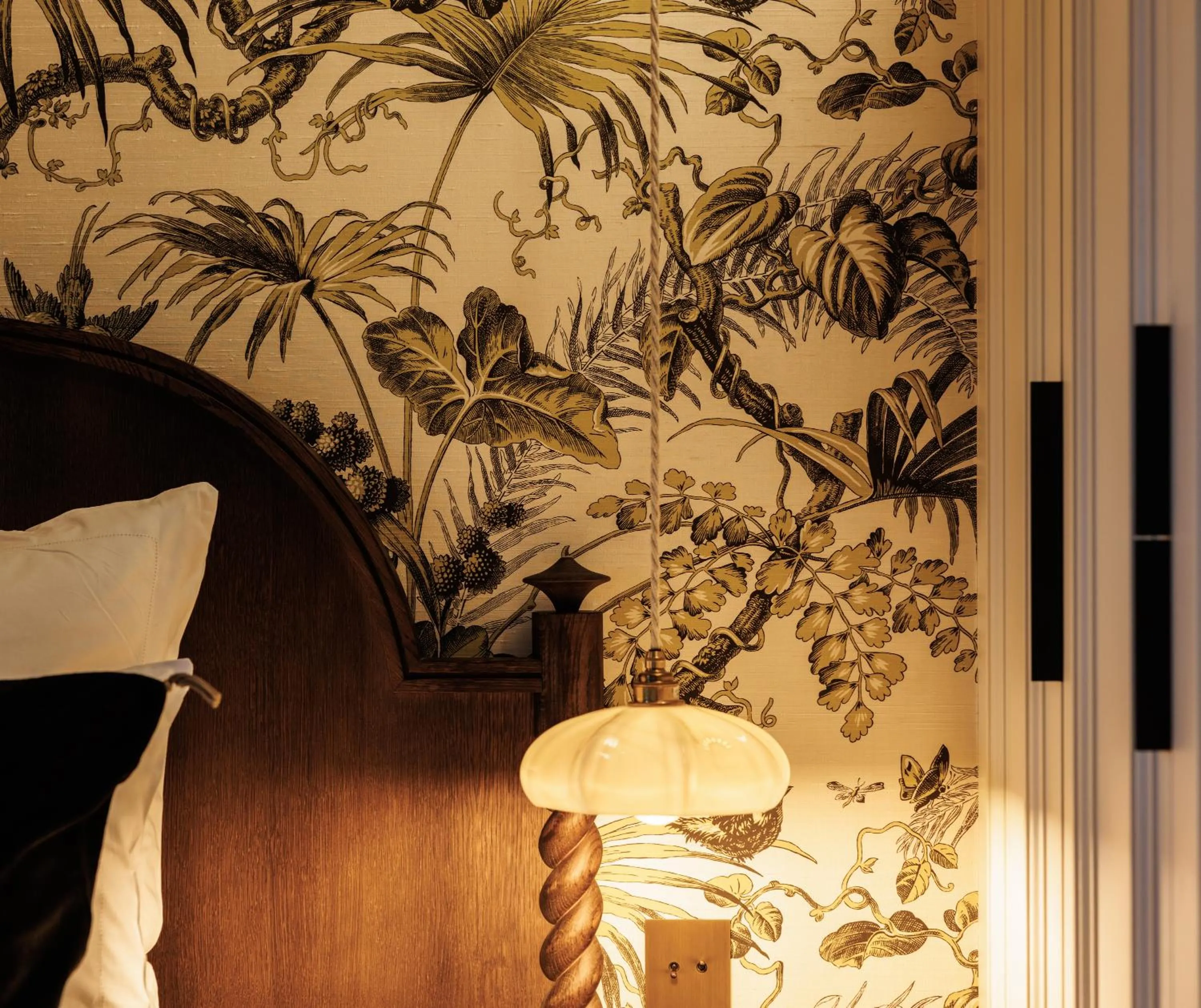 Decorative detail, Bed in Domaine de Locguénolé & Spa - Relais & Chateaux