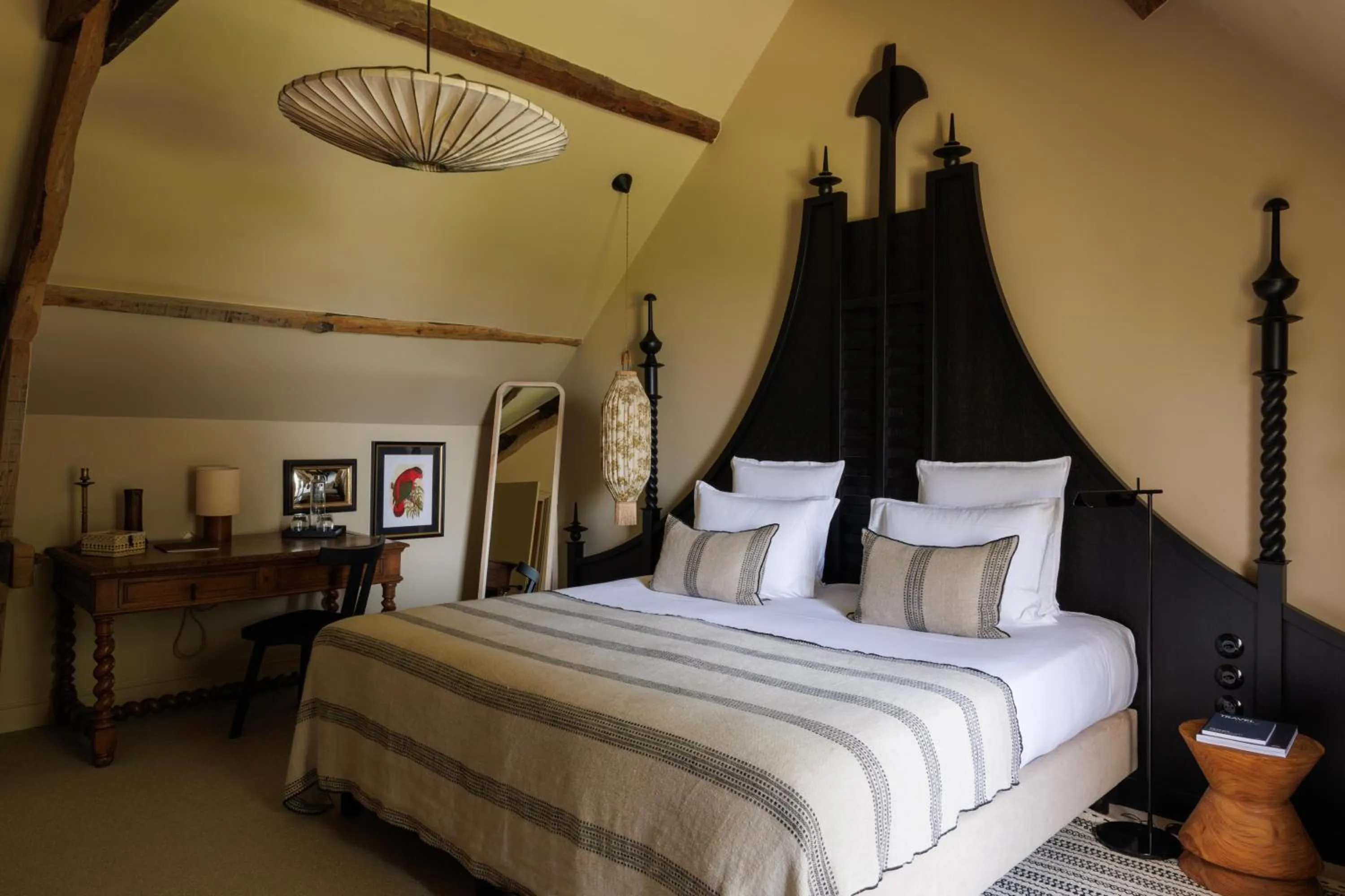 Photo of the whole room, Bed in Domaine de Locguénolé & Spa - Relais & Chateaux