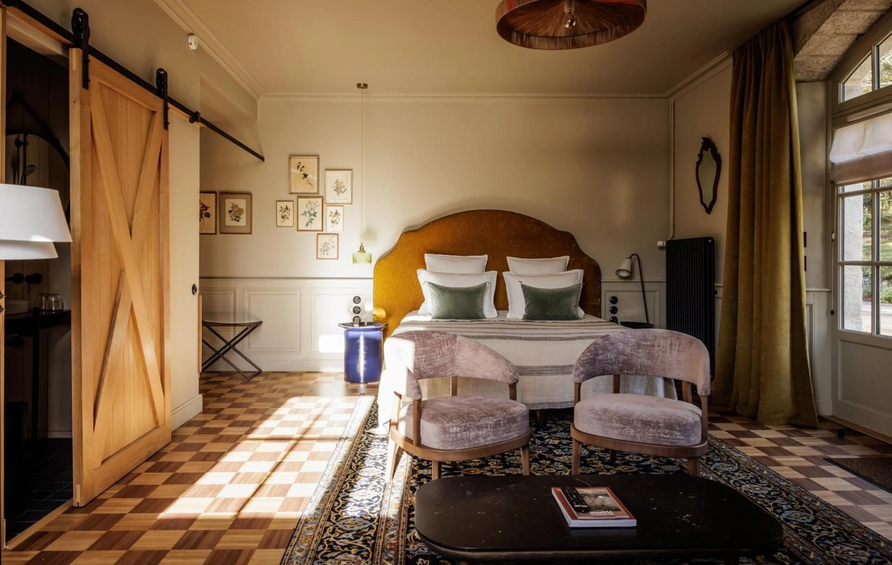 Photo of the whole room, Bed in Domaine de Locguénolé & Spa - Relais & Chateaux