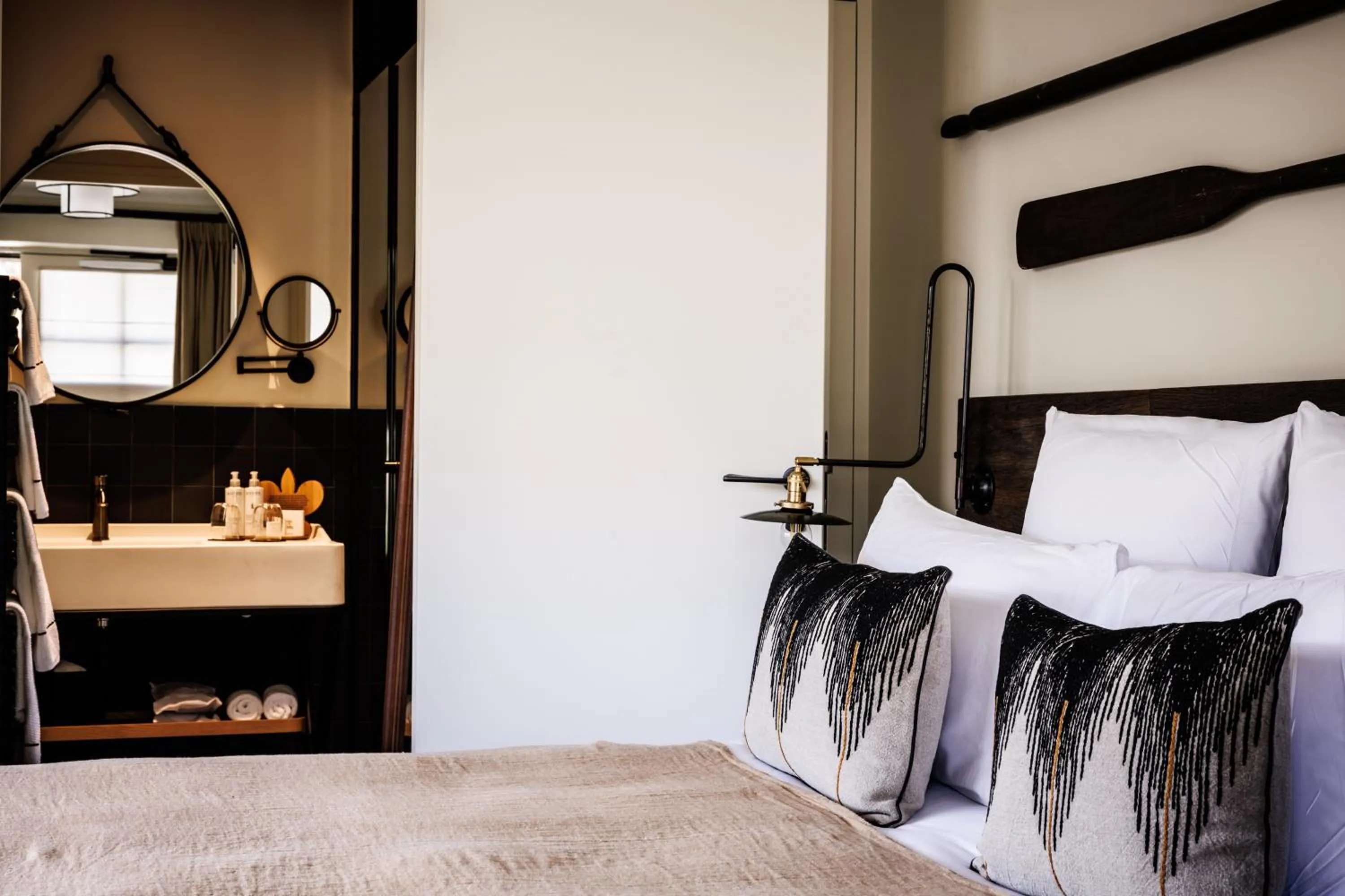 Photo of the whole room, Bed in Domaine de Locguénolé & Spa - Relais & Chateaux